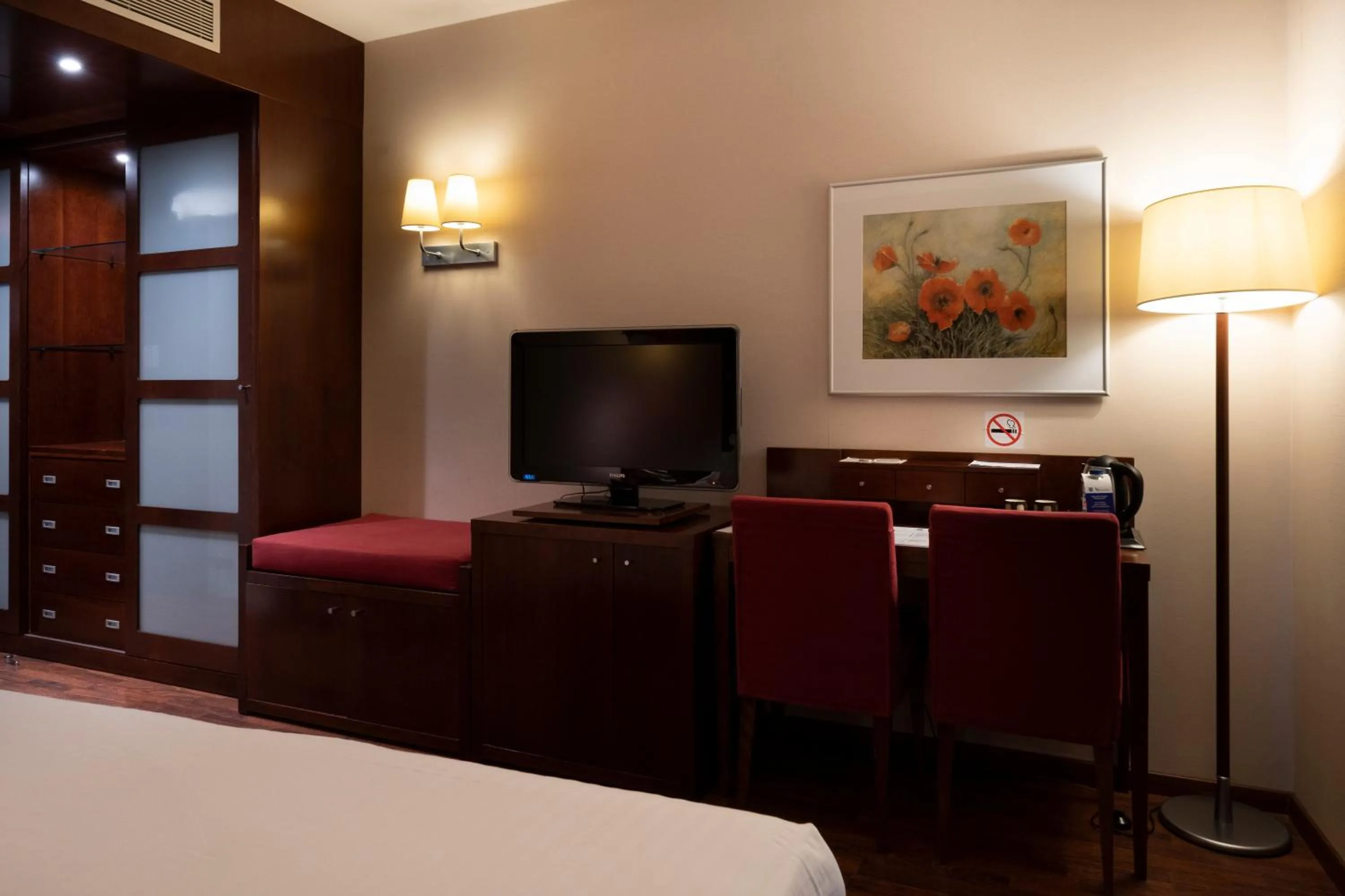 TV and multimedia, Bed in Best Western Hotel Mediterraneo