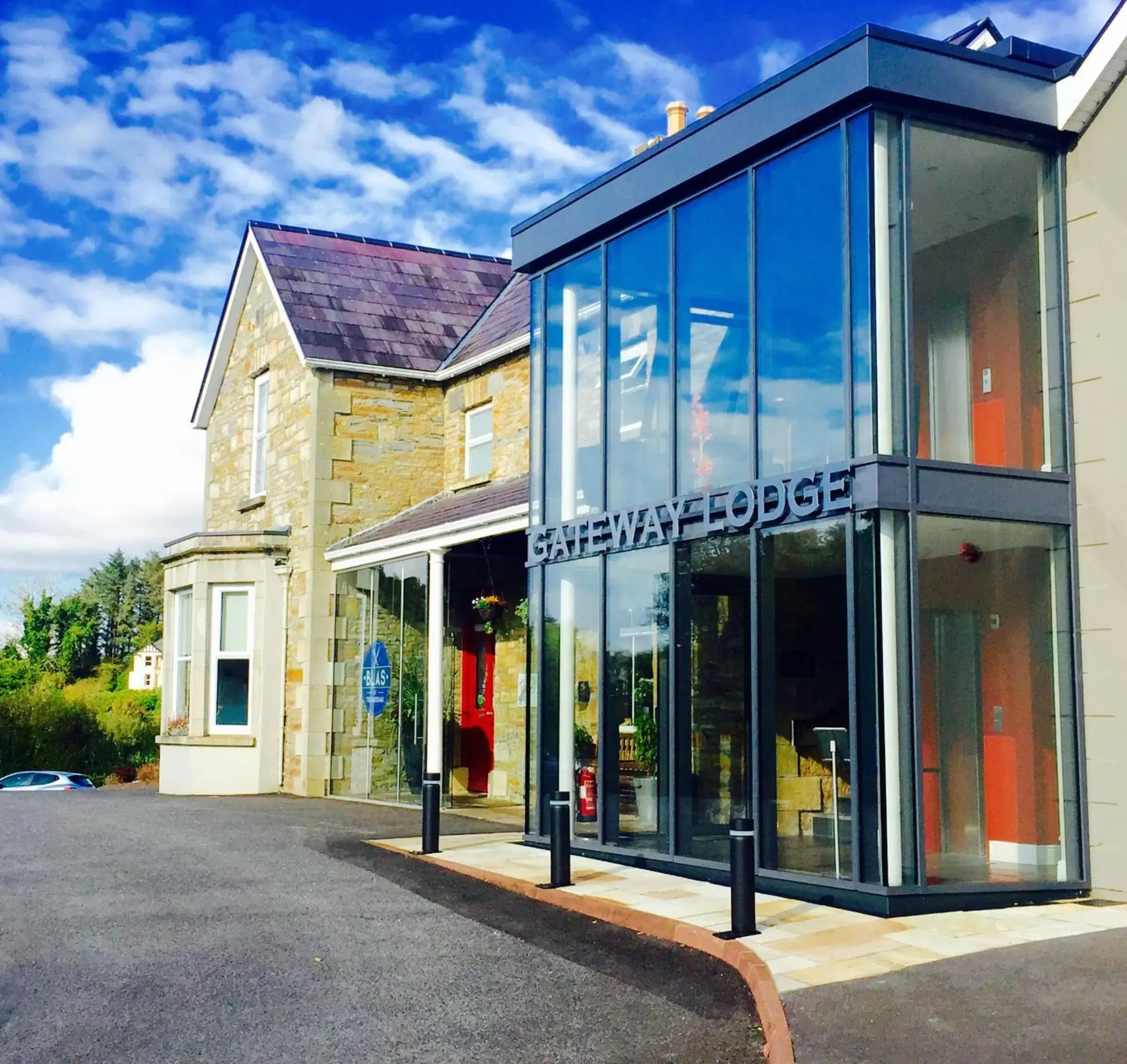 Property building, Facade/Entrance in The Gateway Lodge