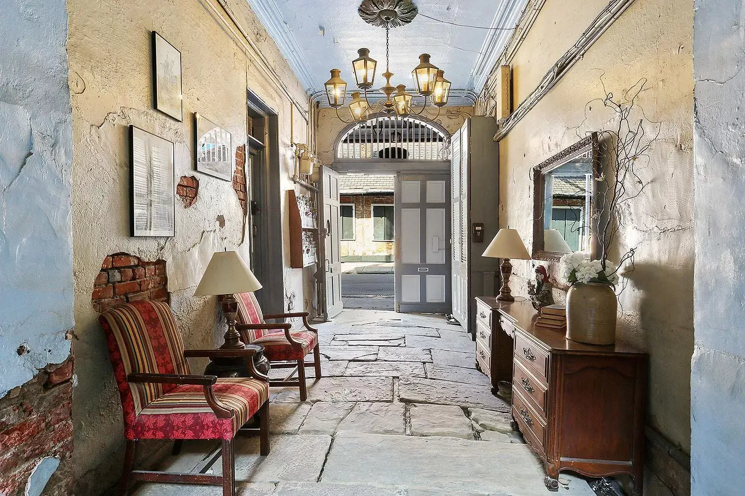 Property building in French Quarter Mansion