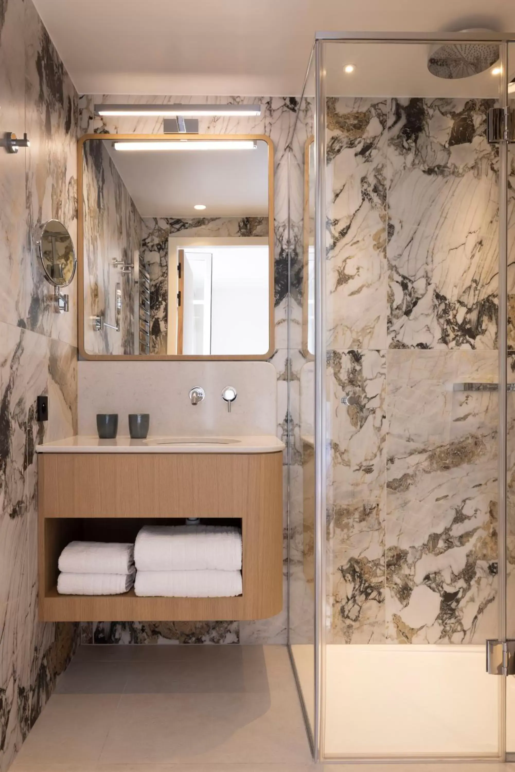Shower, Bathroom in Padam Hôtel