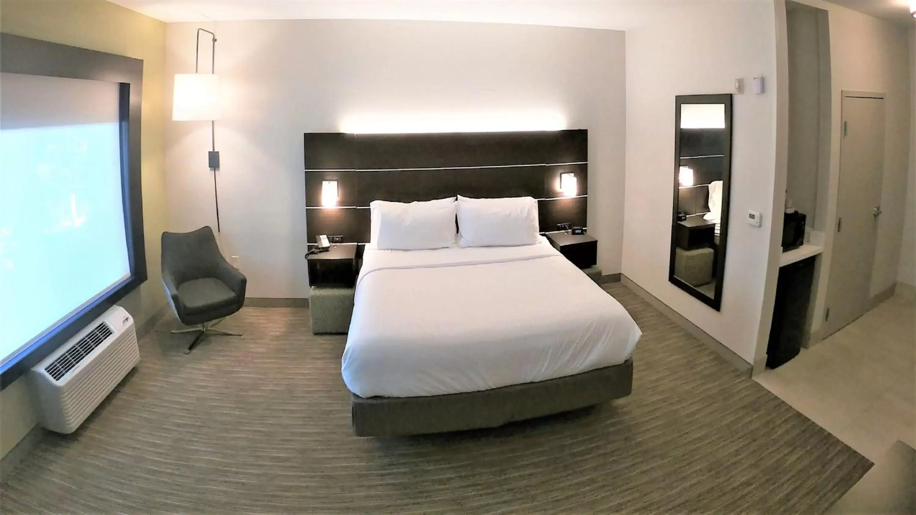 Photo of the whole room, Bed in Holiday Inn Express & Suites Hood River, an IHG Hotel