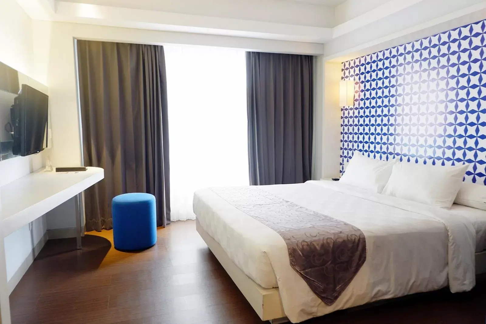 Bed in CROWN PRINCE Hotel Surabaya Managed by Midtown Indonesia