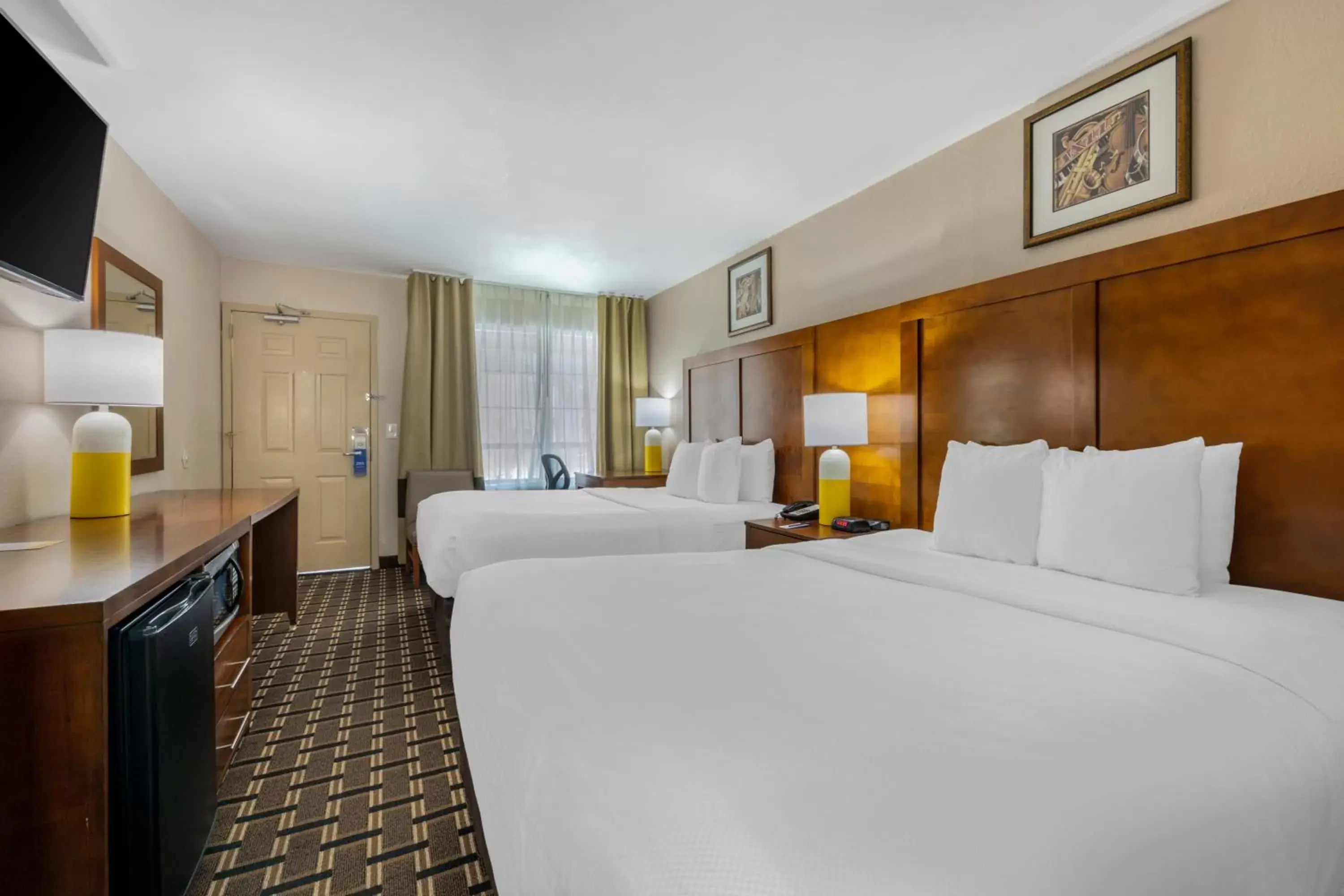 Photo of the whole room, Bed in Comfort Inn Downtown Nashville - Music City Center