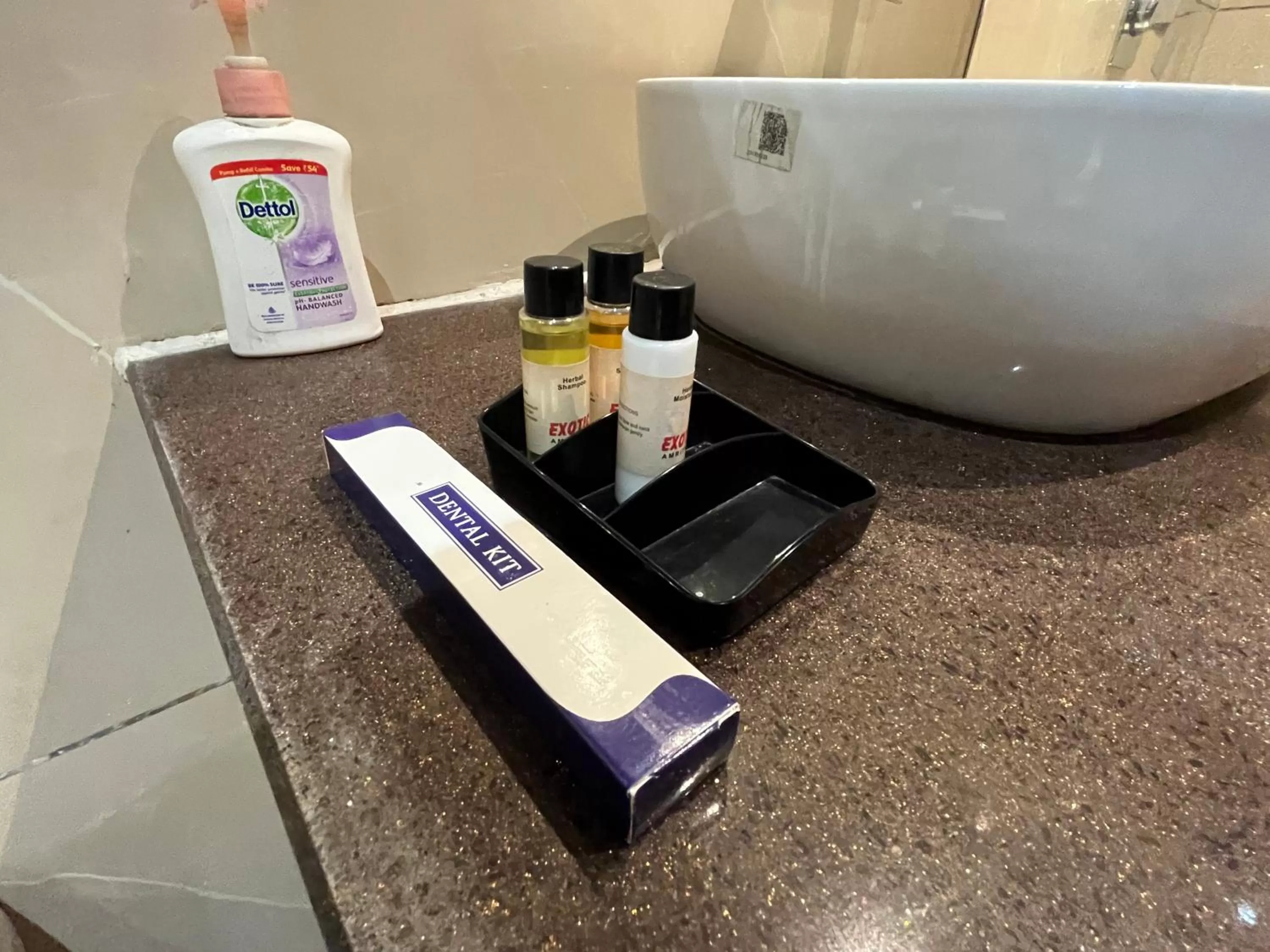 Bathroom in Hotel Exotic - 5 min walk from Golden Temple