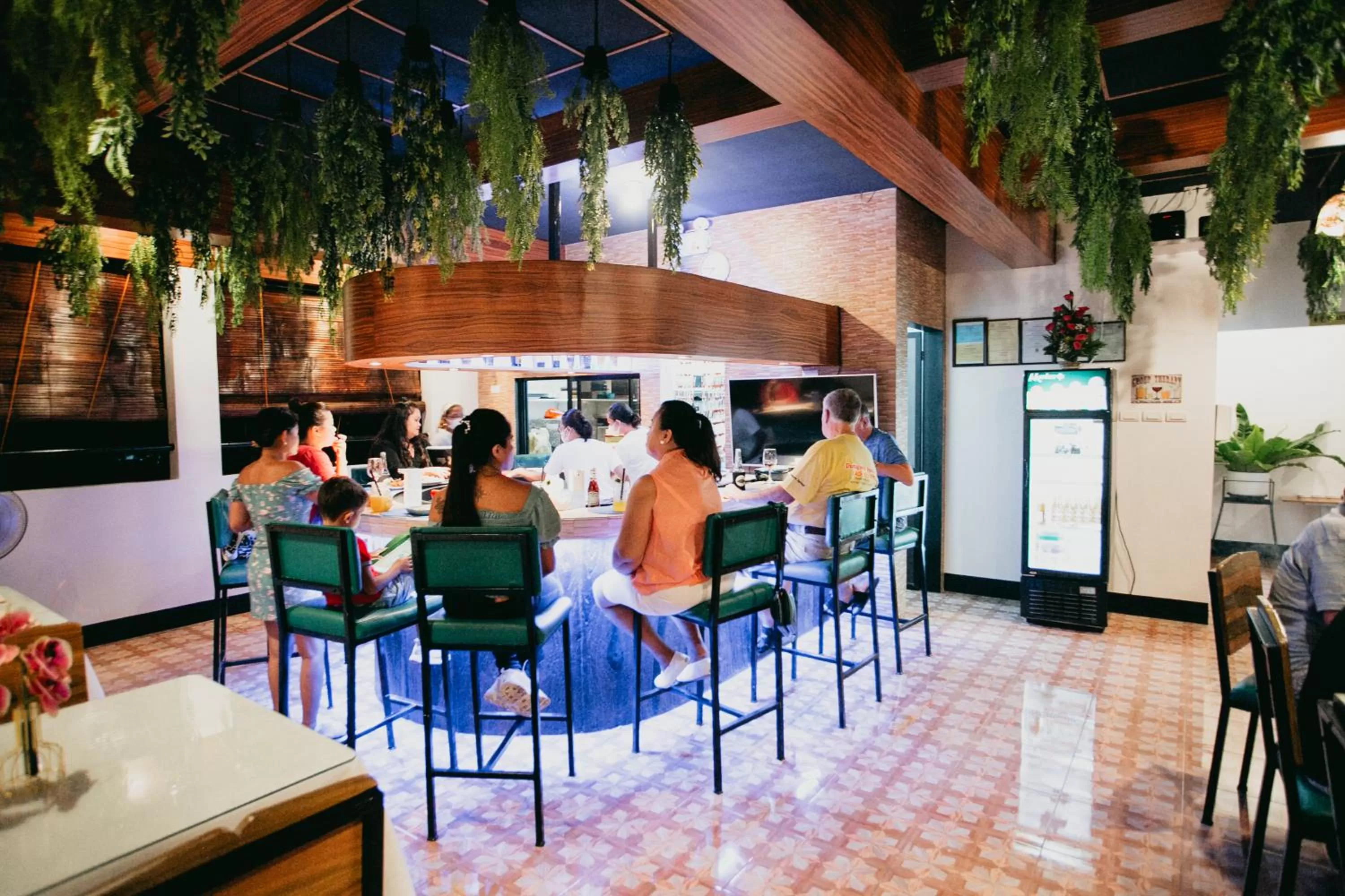 Restaurant/places to eat in Kingswick Residences & Lodge