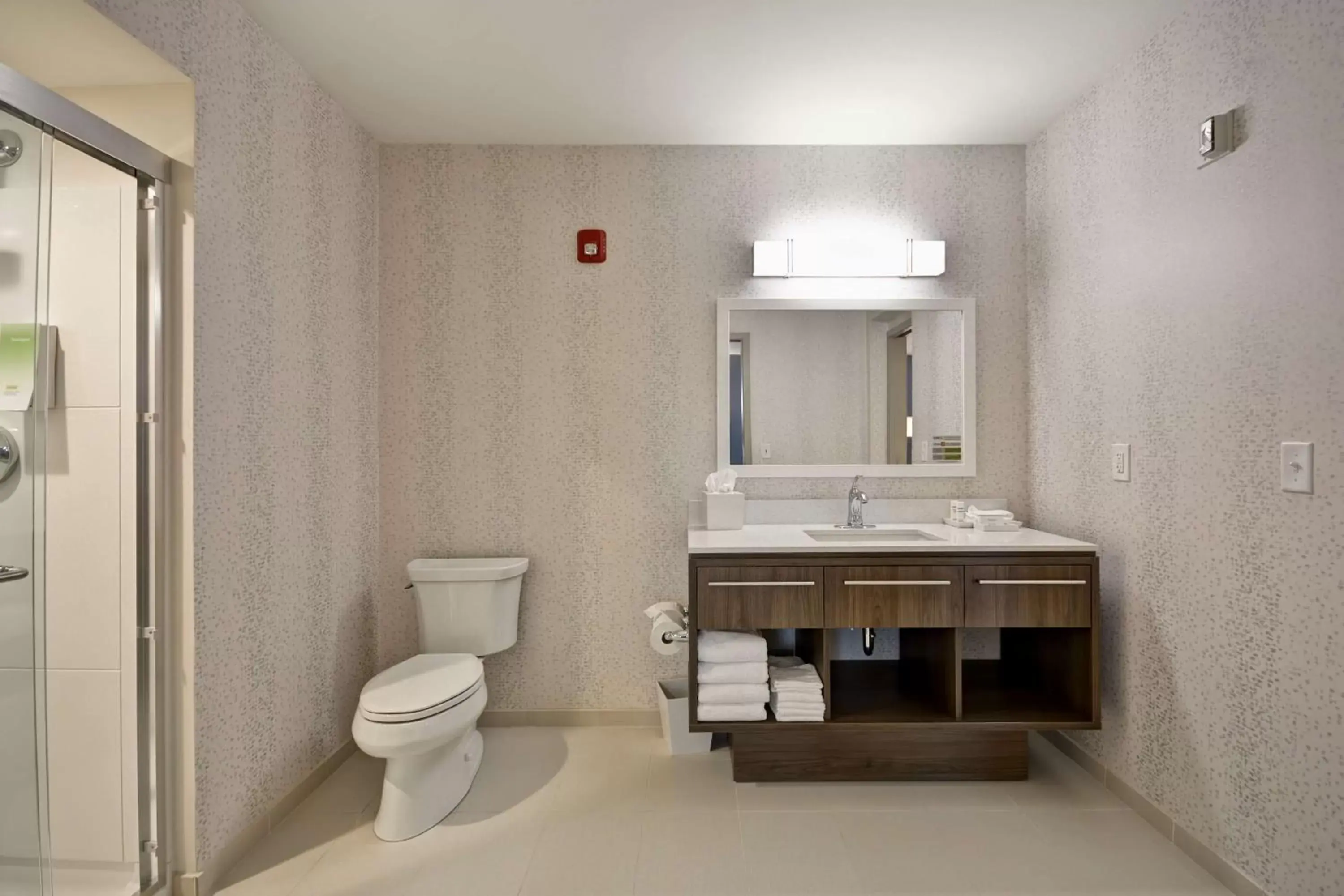Bathroom in Home2 Suites By Hilton Columbus Airport East Broad