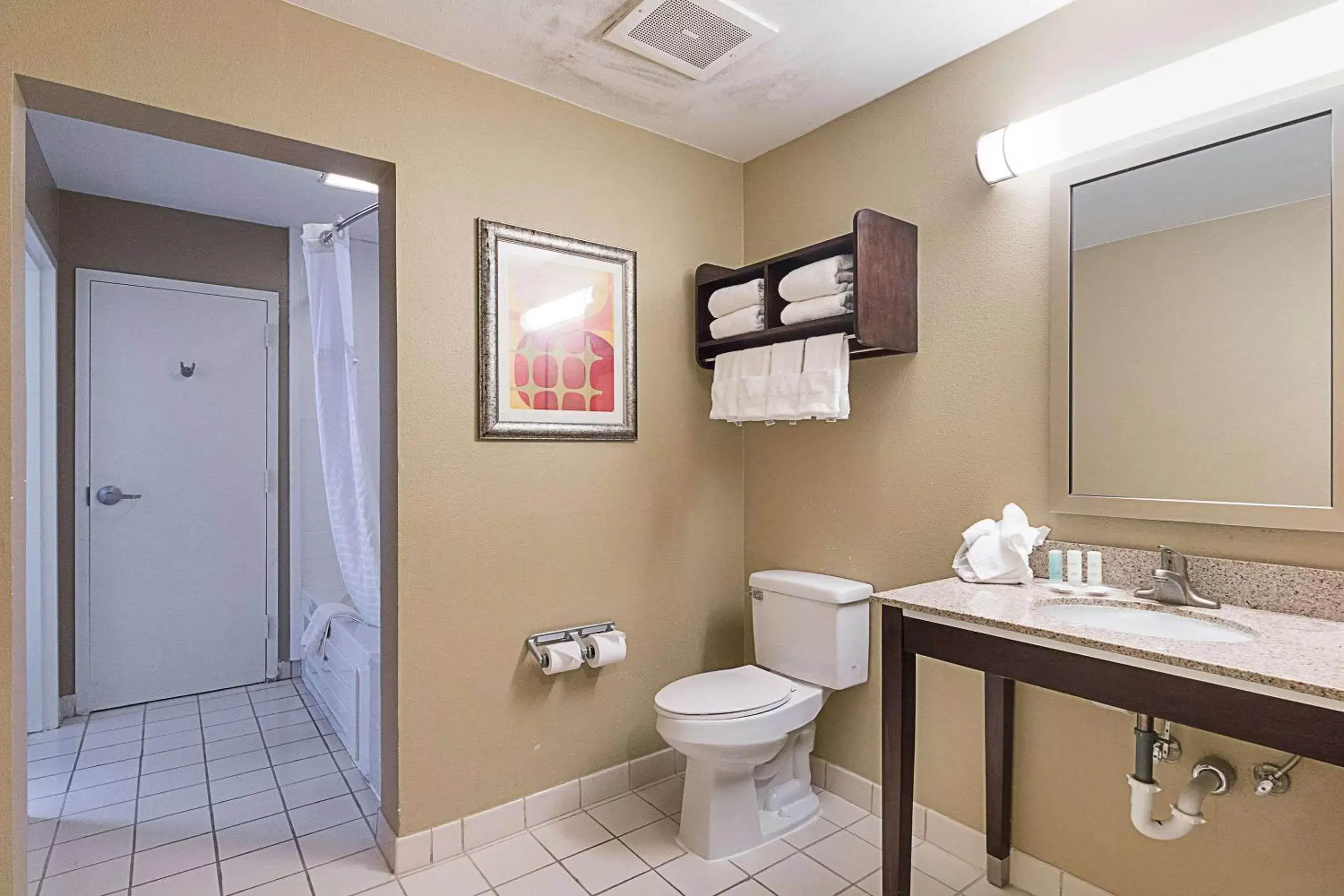 Shower, Bathroom in Comfort Suites Beachside