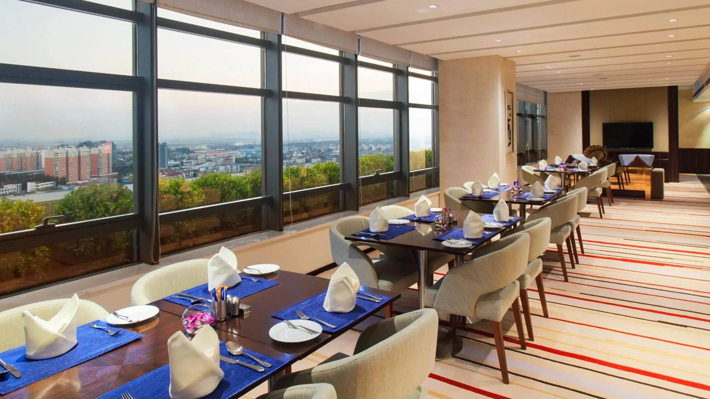 Lounge or bar, Restaurant/Places to Eat in Holiday Inn Taicang City Centre, an IHG Hotel