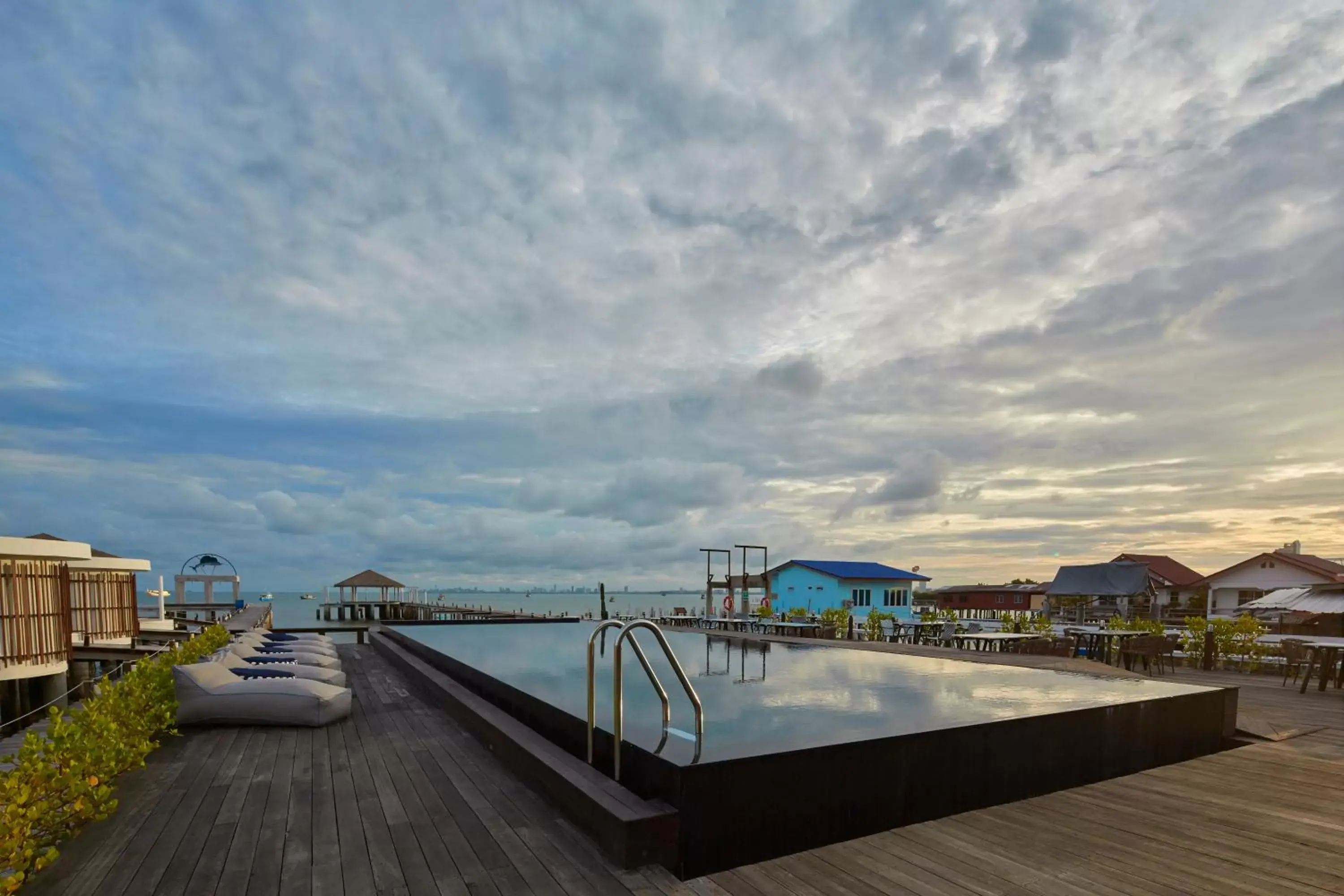 Swimming pool in Kept Bangsaray Hotel Pattaya