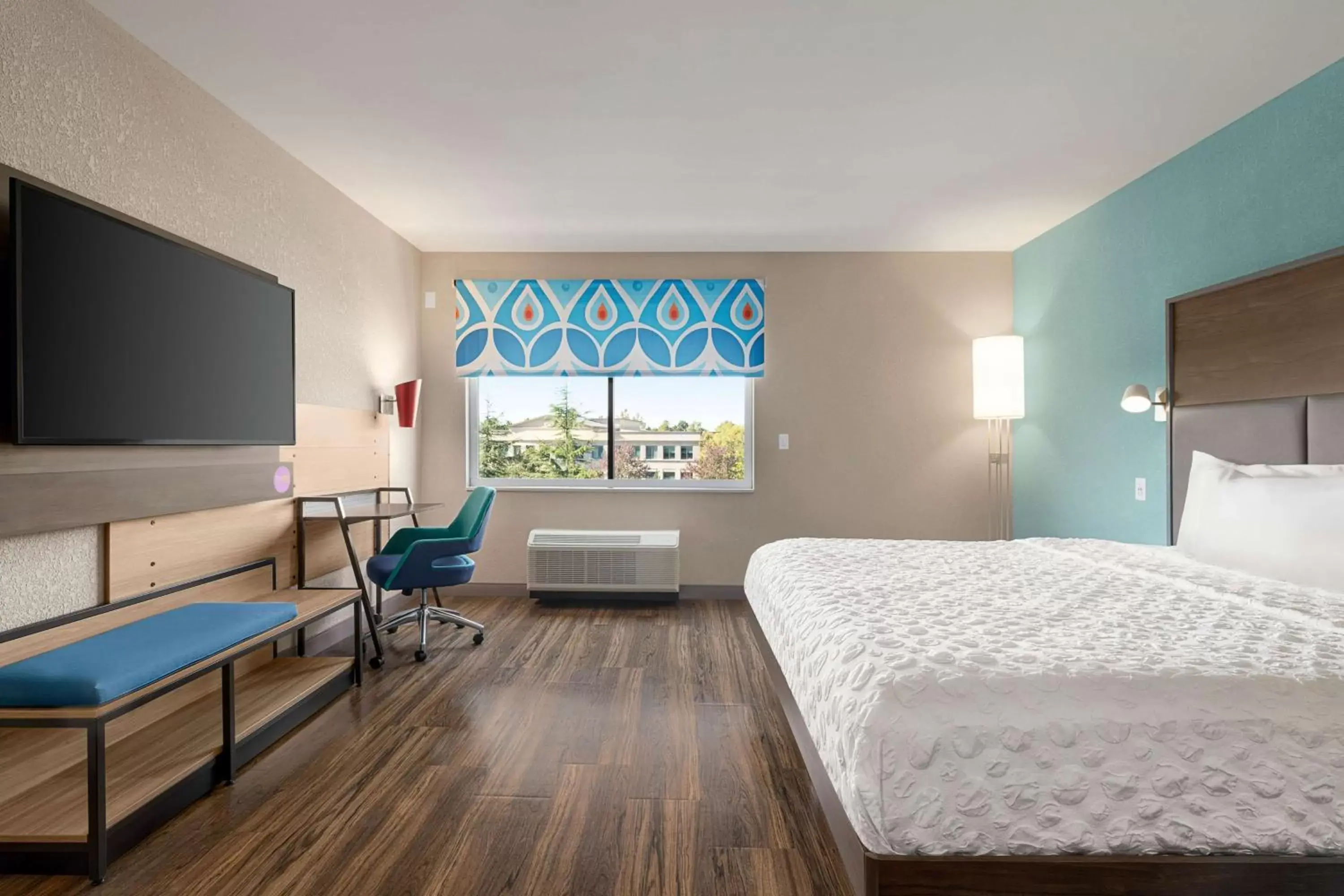 King Room with Accessible Tub - Mobility Access in Tru Lawrenceville Atlanta I85 Sugarloaf King Room with Accessible Tub - Mobility Access in Tru Lawrenceville Atlanta I85 Sugarloaf