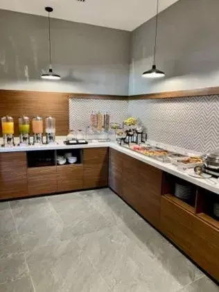 Breakfast, Kitchen/Kitchenette in Holiday Inn Express Morelia, an IHG Hotel