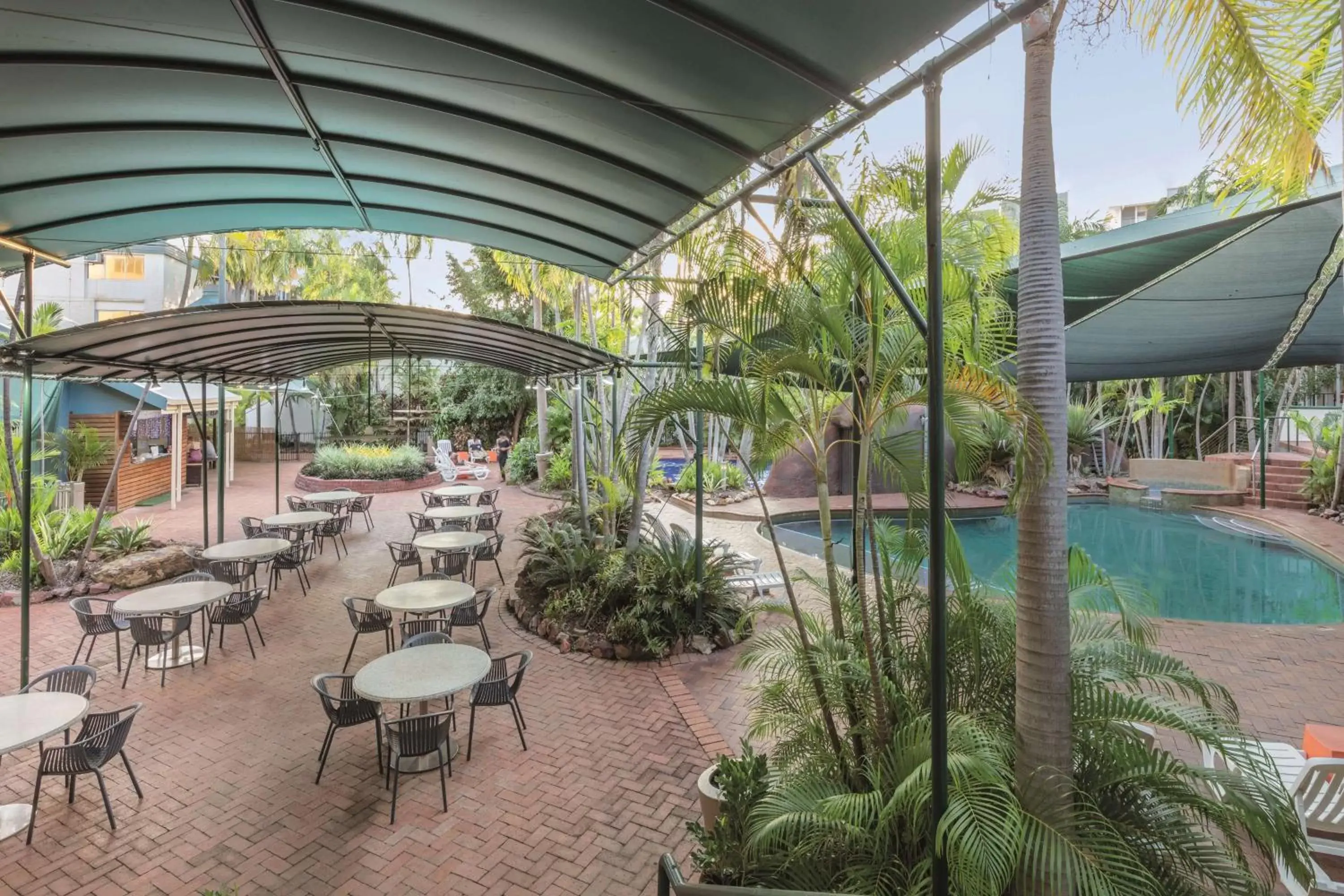 Restaurant/places to eat, Swimming Pool in Travelodge Resort Darwin