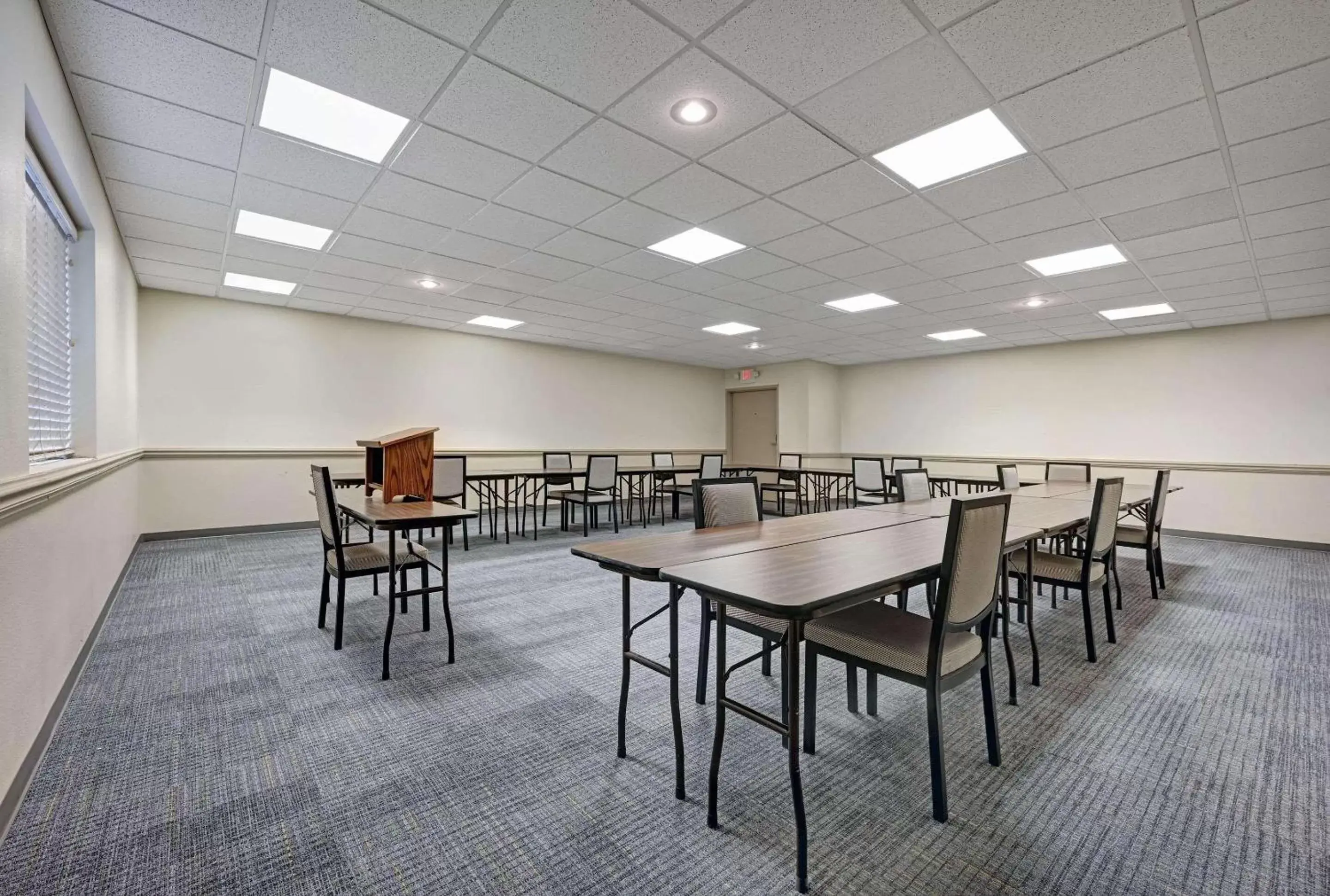 Meeting/conference room in Country Inn & Suites by Radisson, Pierre, SD