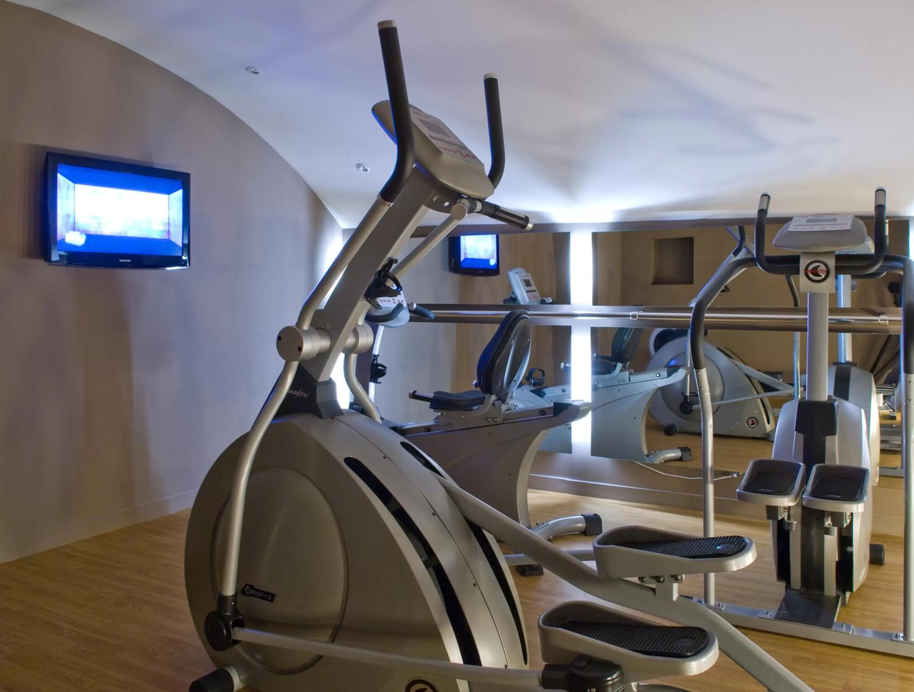 Fitness centre/facilities in Aparthotel Adagio Paris Opéra