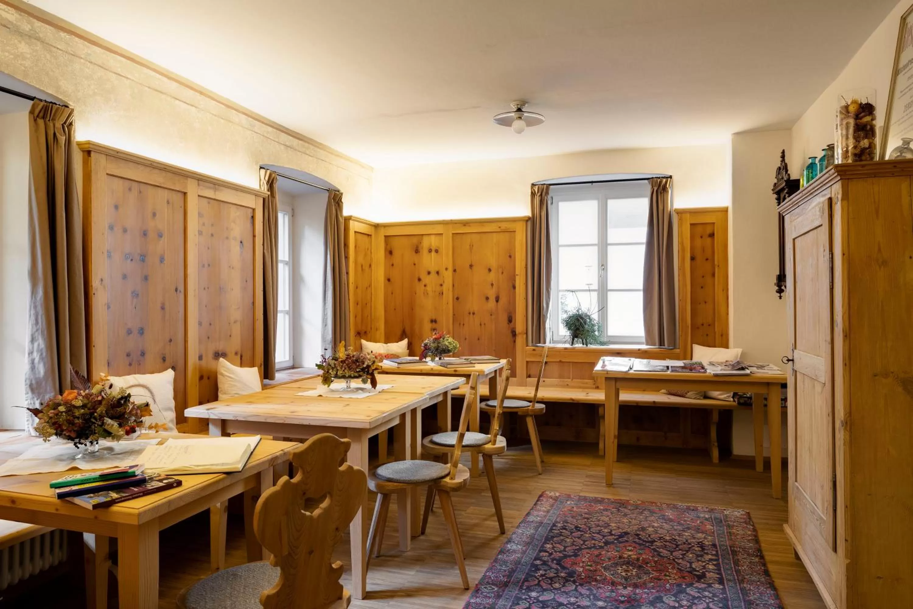 Communal lounge/ TV room in Villa Bergmann Suites Meran