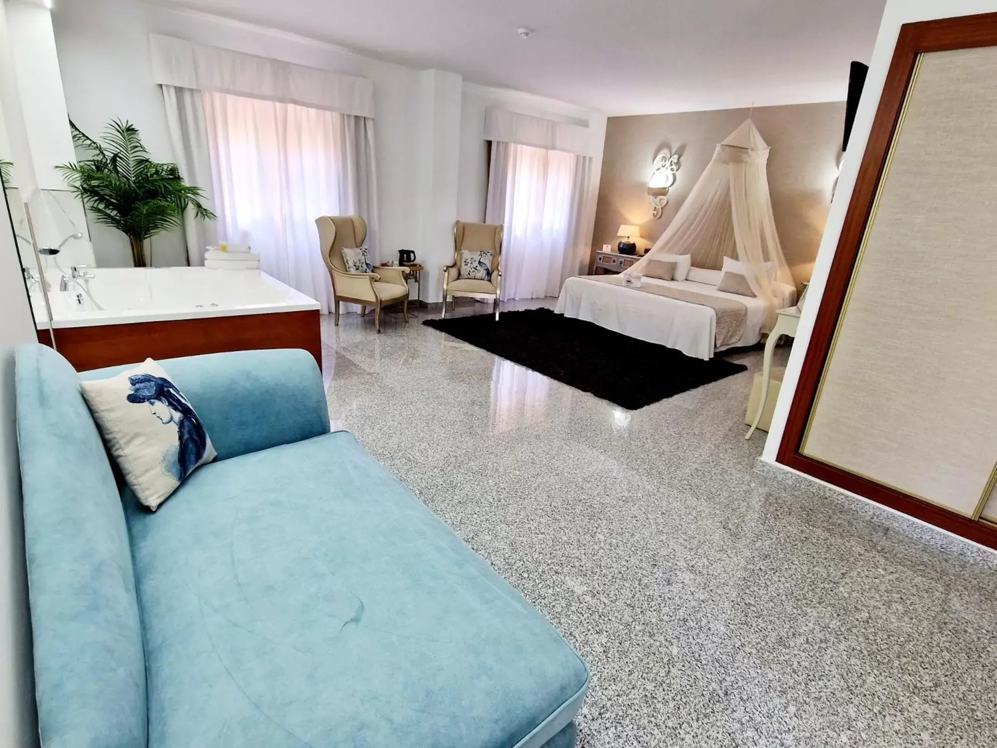 Photo of the whole room, Bed in Hotel Plaza Del Castillo