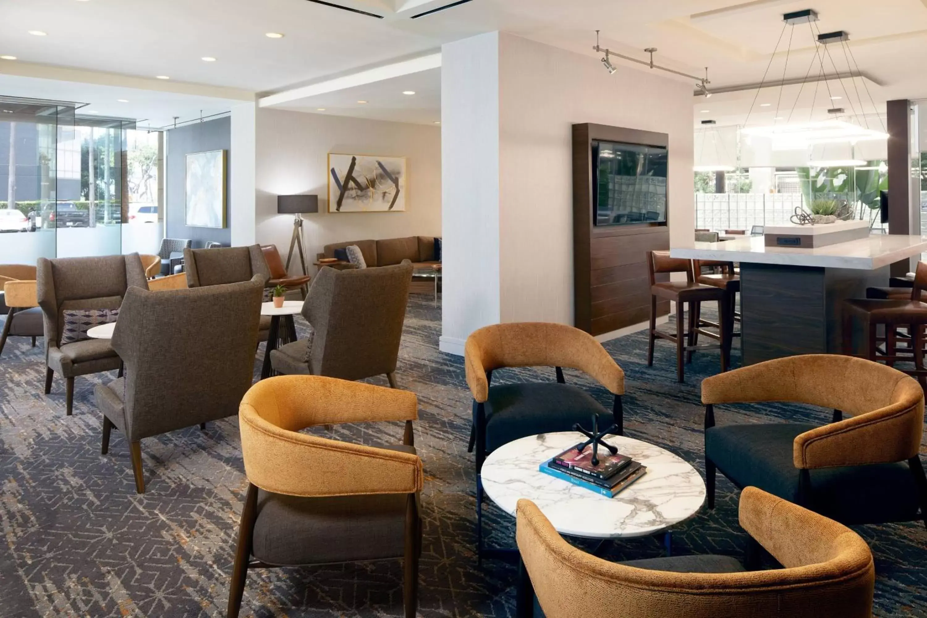Lobby or reception, Lounge/Bar in Courtyard by Marriott Los Angeles LAX / Century Boulevard