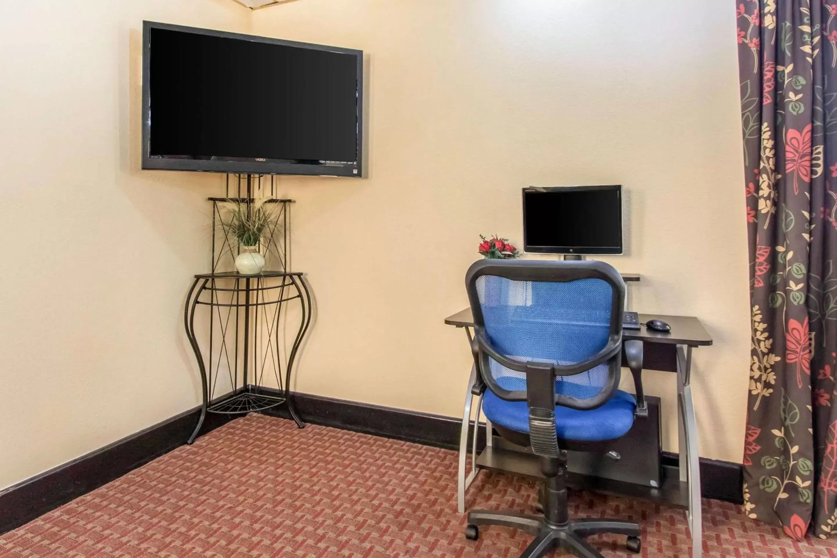 On site, TV/Entertainment Center in Quality Inn Hixson-Chattanooga