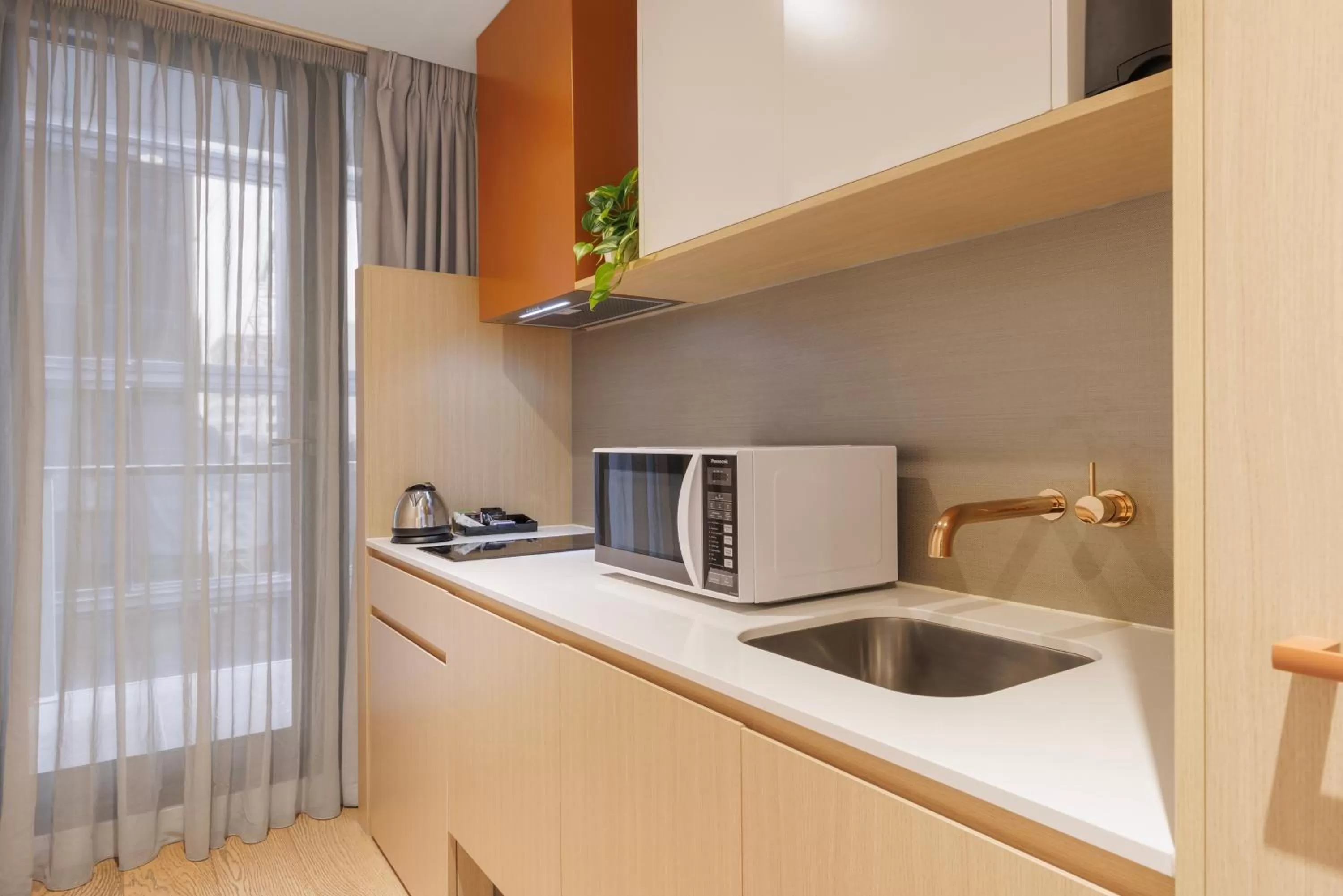 Kitchen or kitchenette in Brady Hotels Central Melbourne