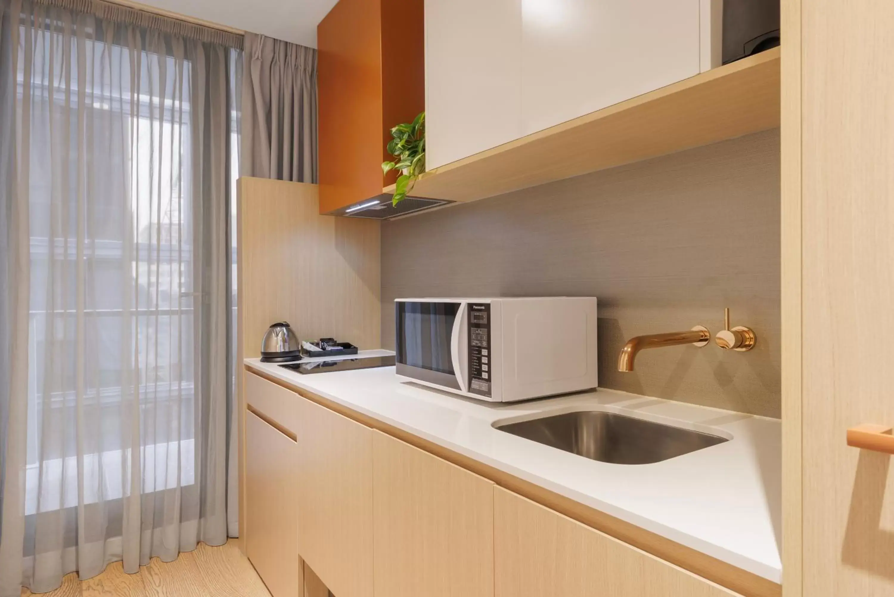 Kitchen or kitchenette, Kitchen/Kitchenette in Brady Hotels Central Melbourne