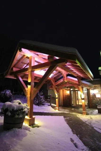 Facade/entrance in Logis Hotel Le Lac