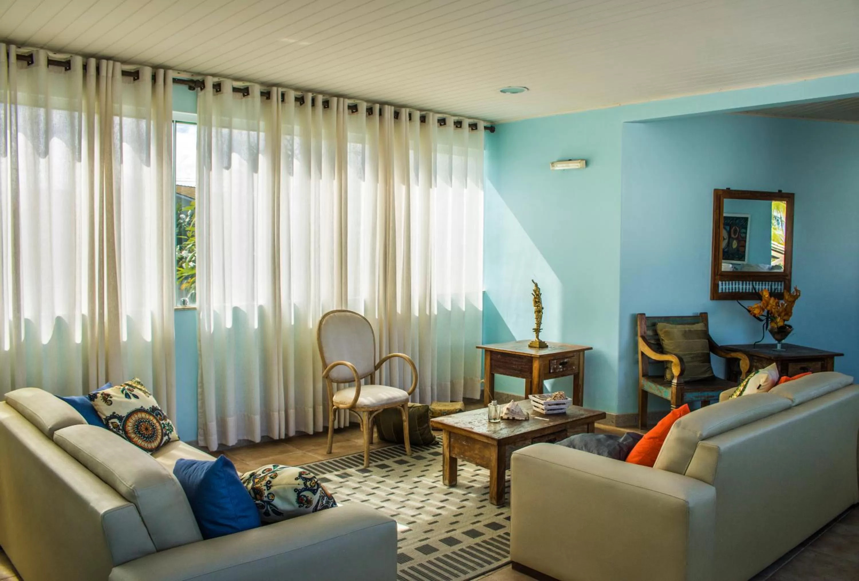 Living room in Farol de Itapuã Praia Hotel