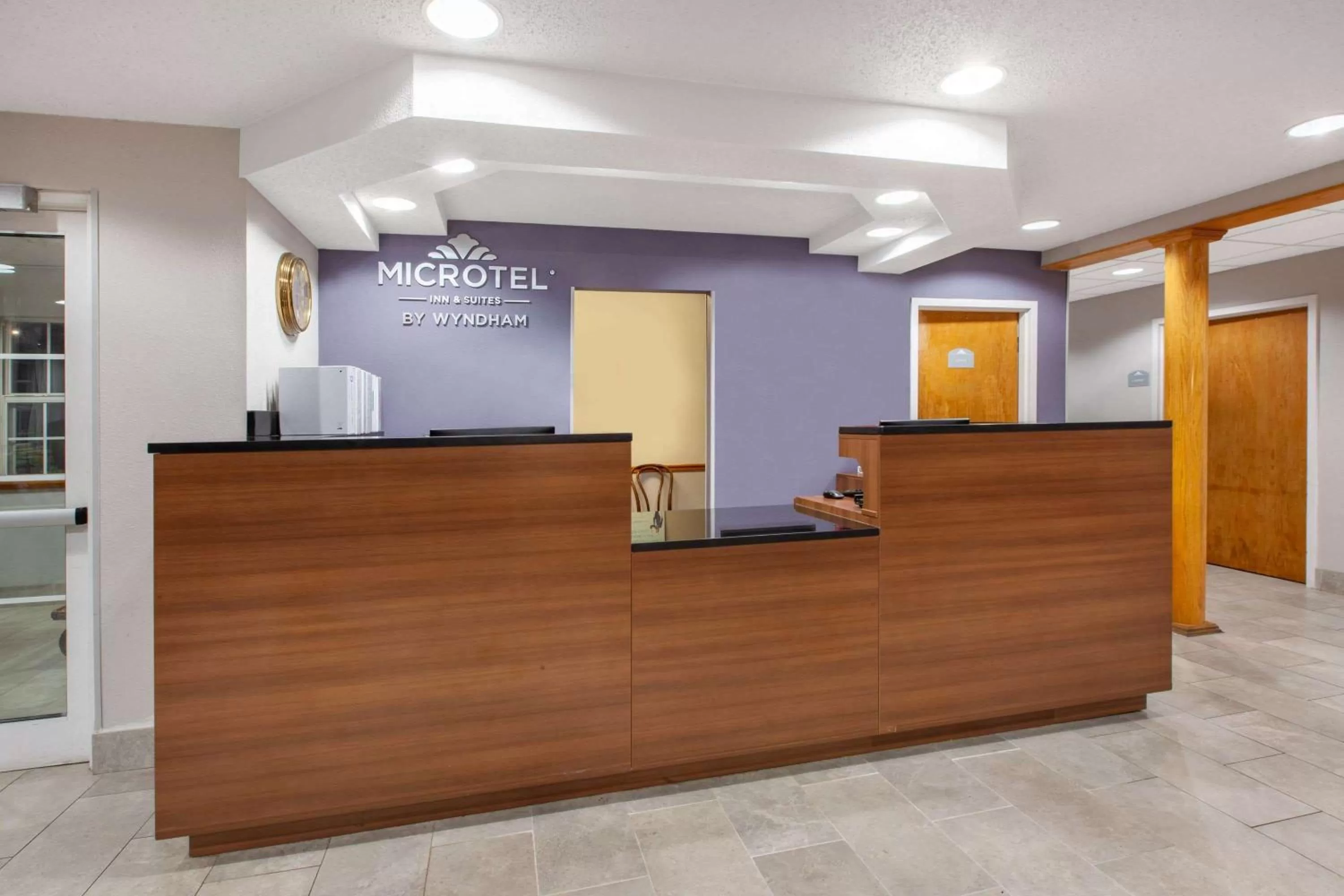 Lobby or reception in Microtel Inn & Suites by Wyndham Pittsburgh Airport