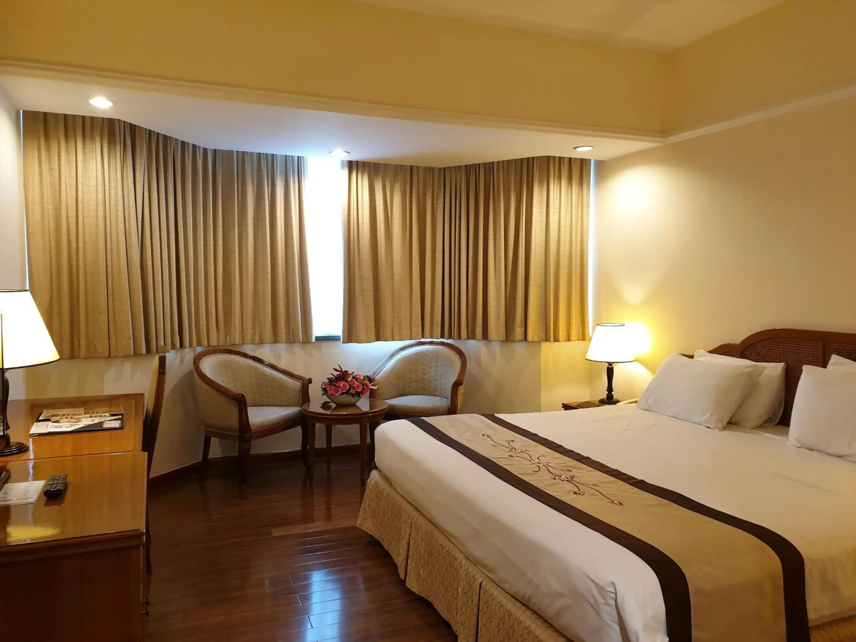 Superior Double or Twin Room with City View in Ramana Saigon Hotel Superior Double or Twin Room with City View in Ramana Saigon Hotel