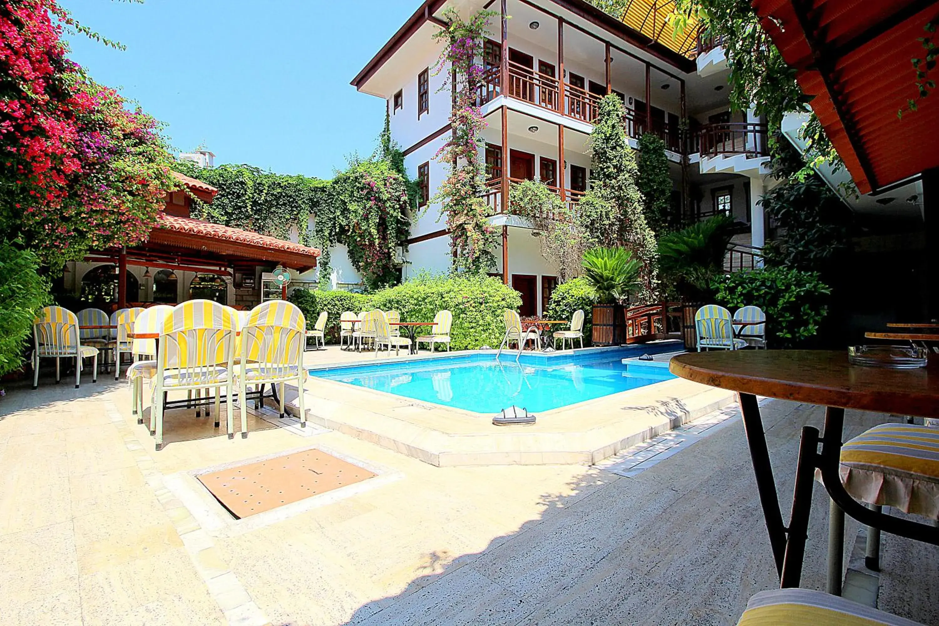 Bird's eye view, Swimming Pool in Hotel Karyatit Kaleici