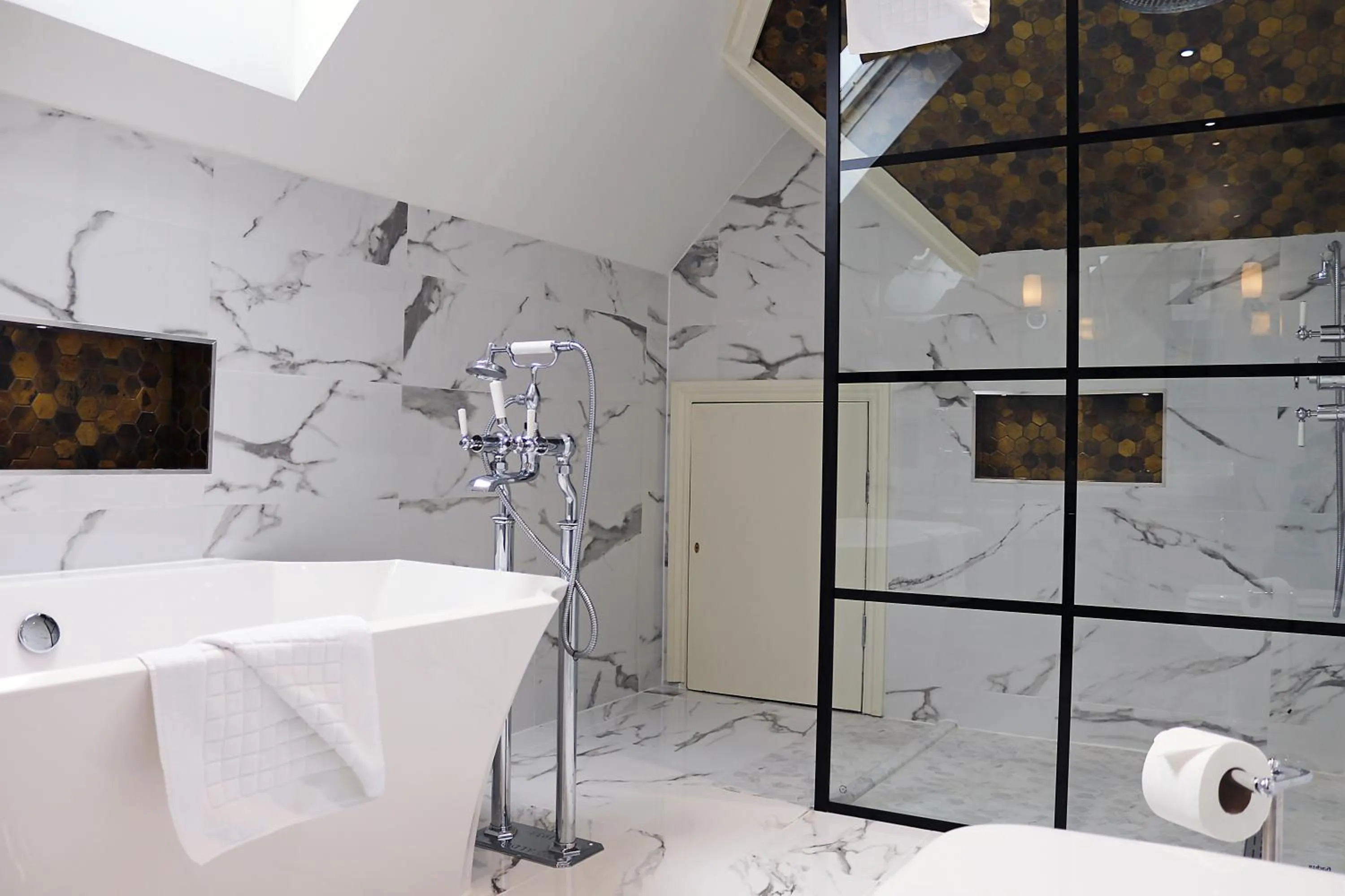 Shower in Fredrick's Hotel & Spa