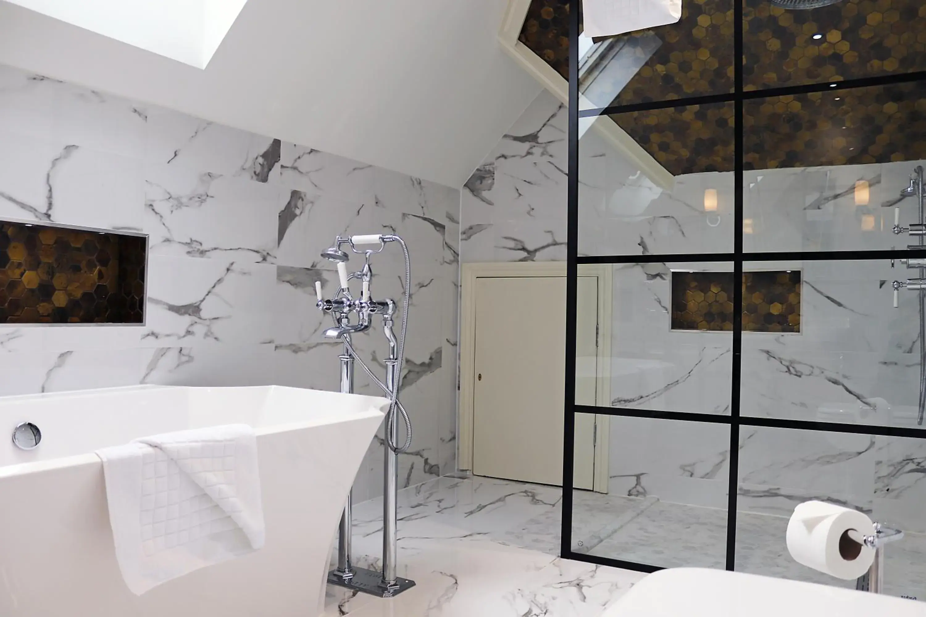 Shower, Bathroom in Fredrick's Hotel Restaurant Spa