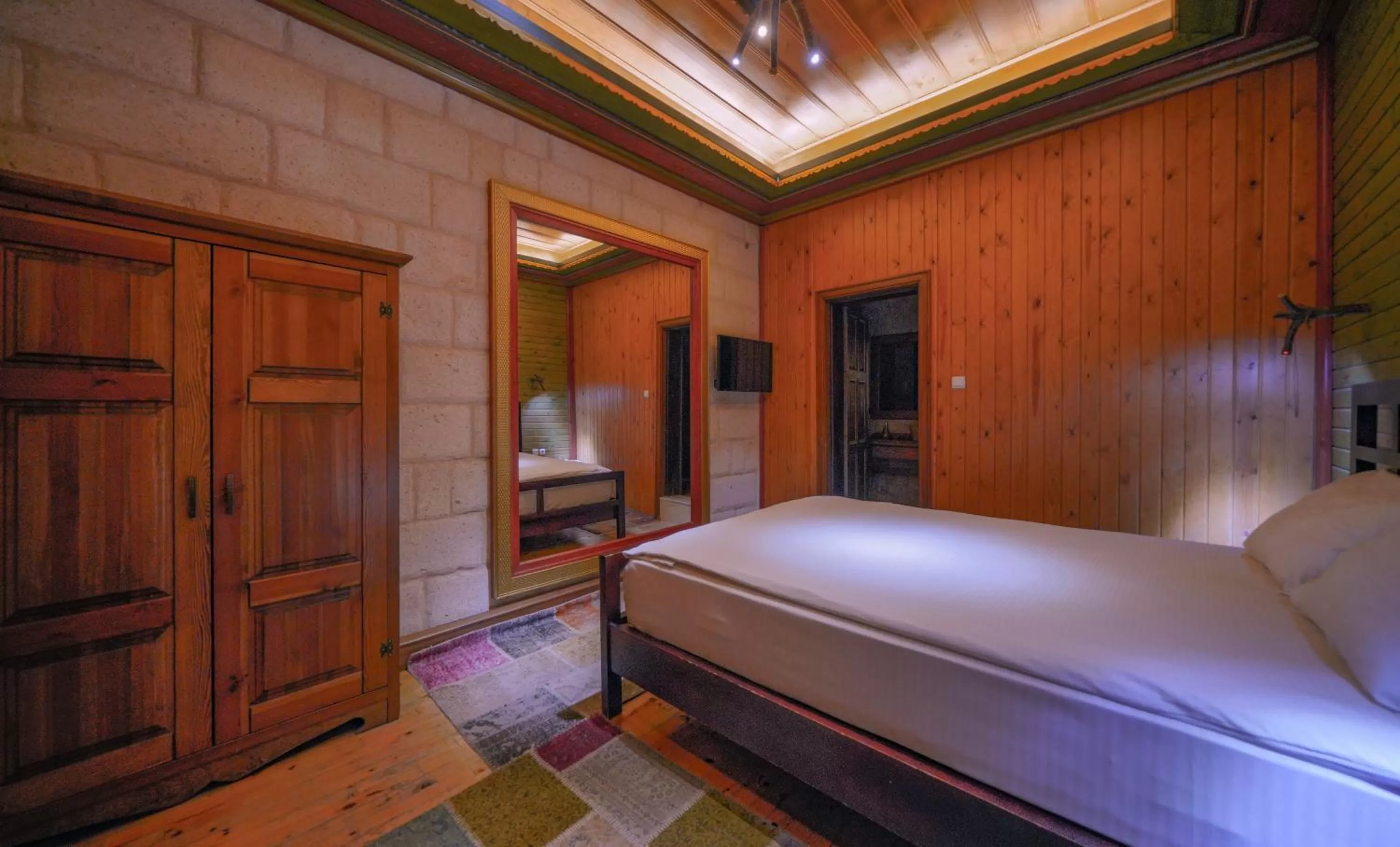 Photo of the whole room, Bed in Local Cave House