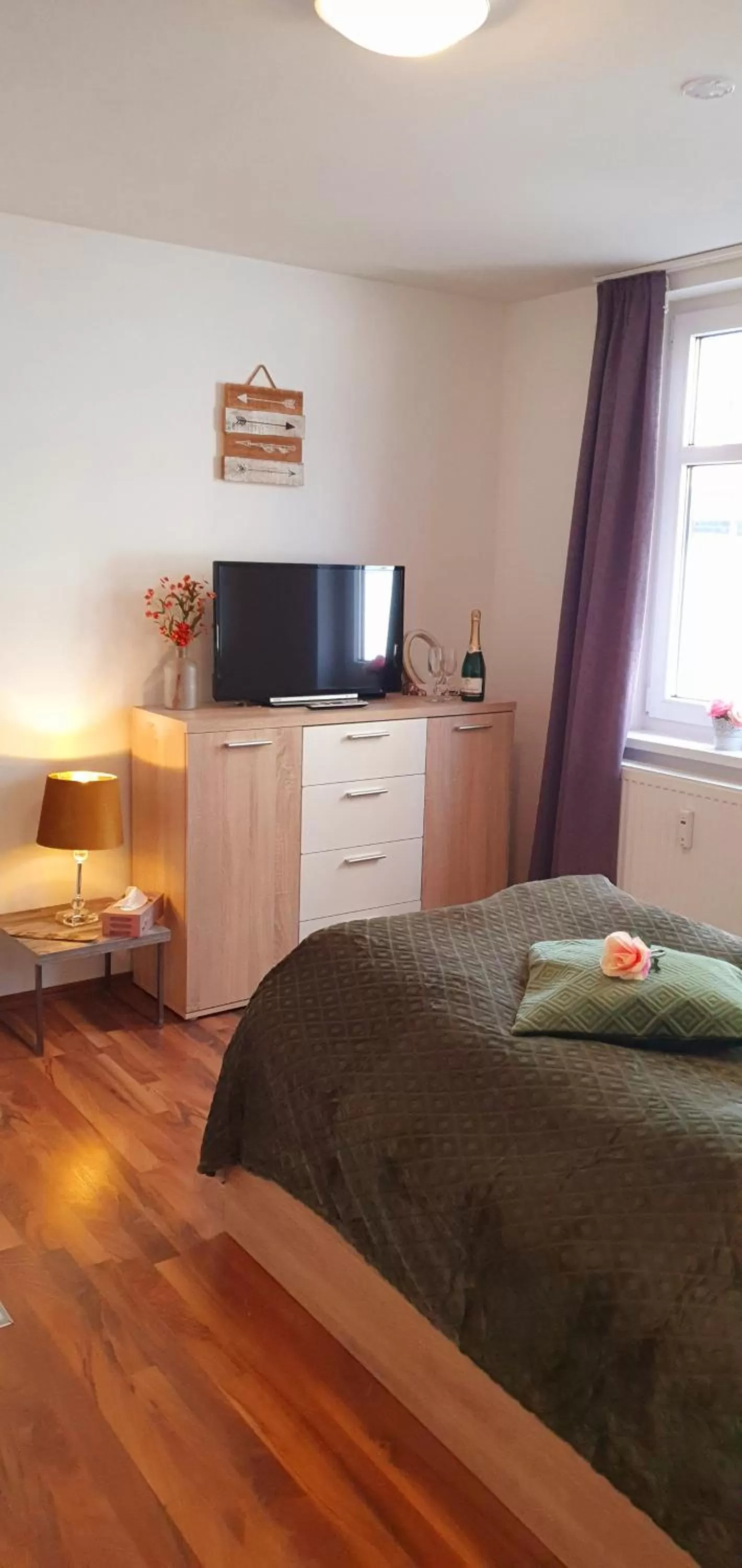 Communal lounge/ TV room, Bed in Boutique-Hotel Kronenstuben