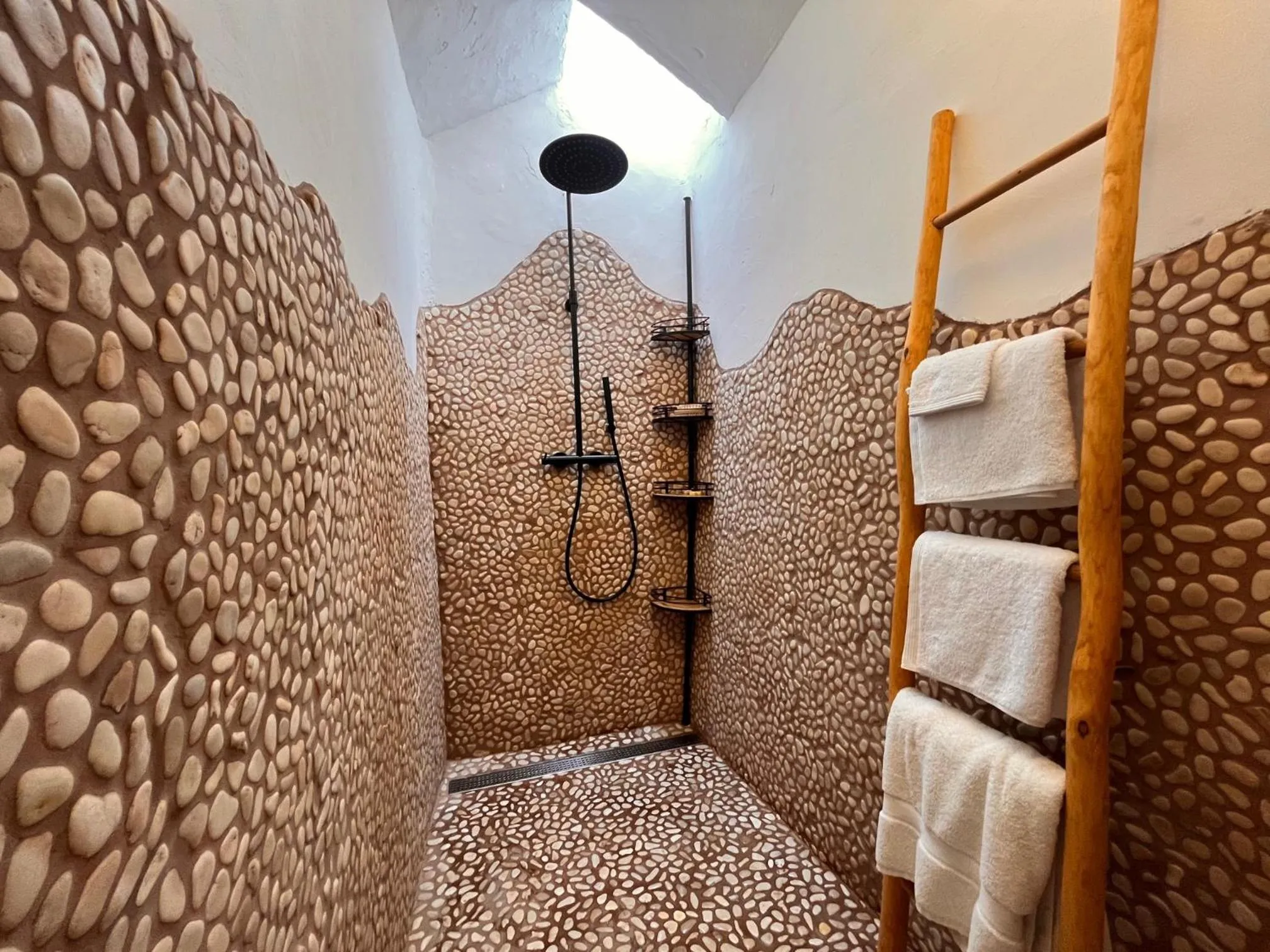 Shower in Boutique Hostal La Curandera de Salinas