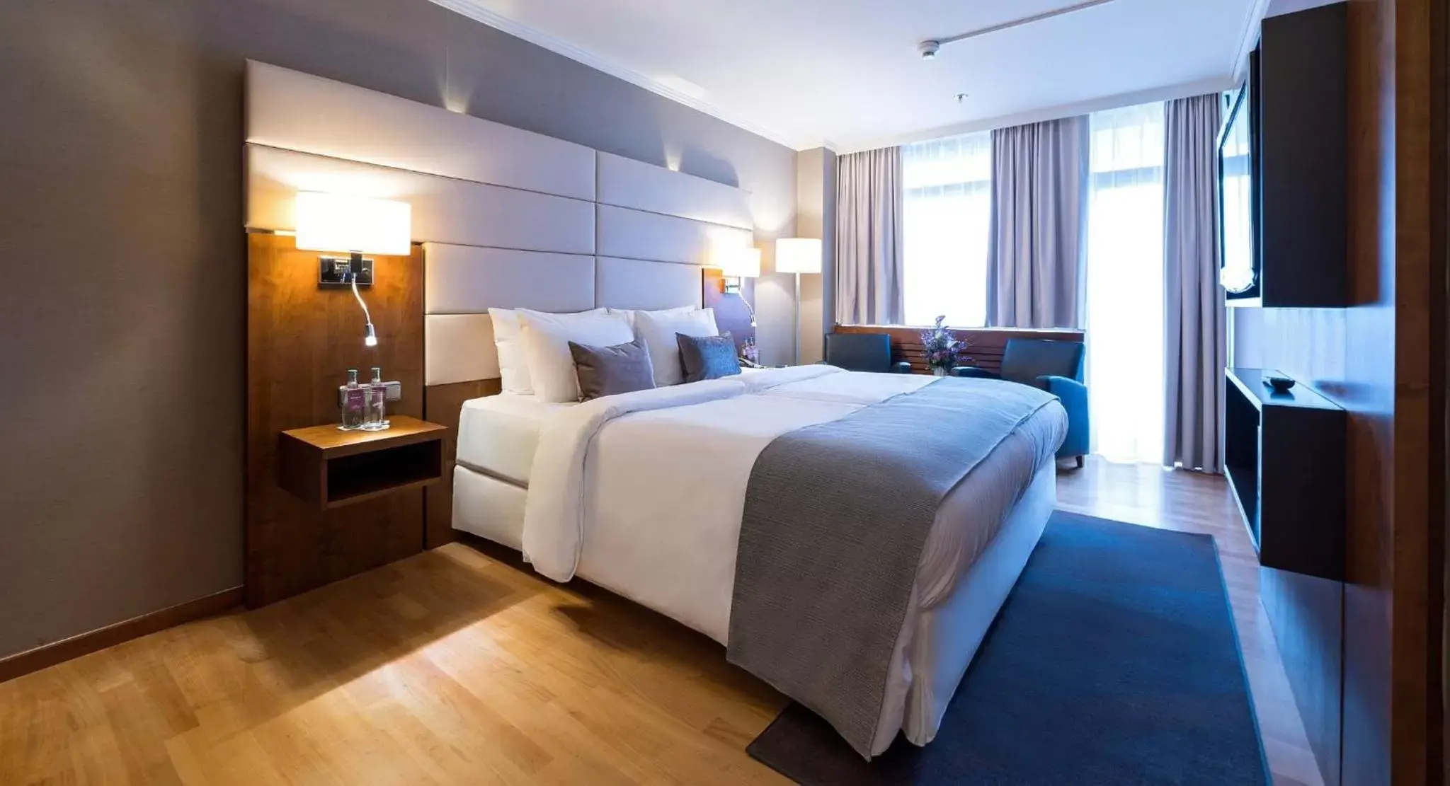 Photo of the whole room, Bed in Crowne Plaza Frankfurt Congress Hotel, an IHG Hotel