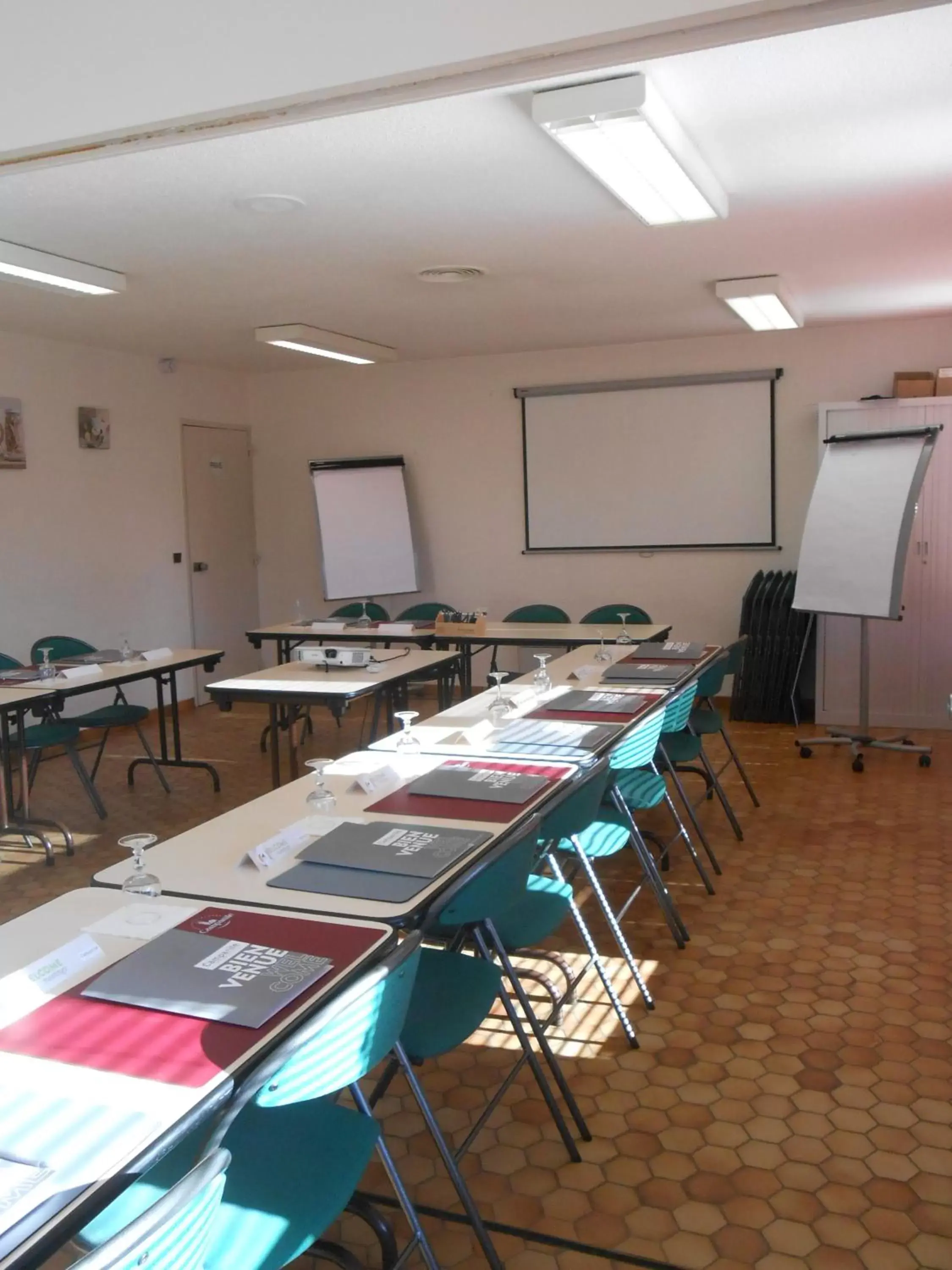 Business facilities in Hôtel Restaurant Campanile Aurillac