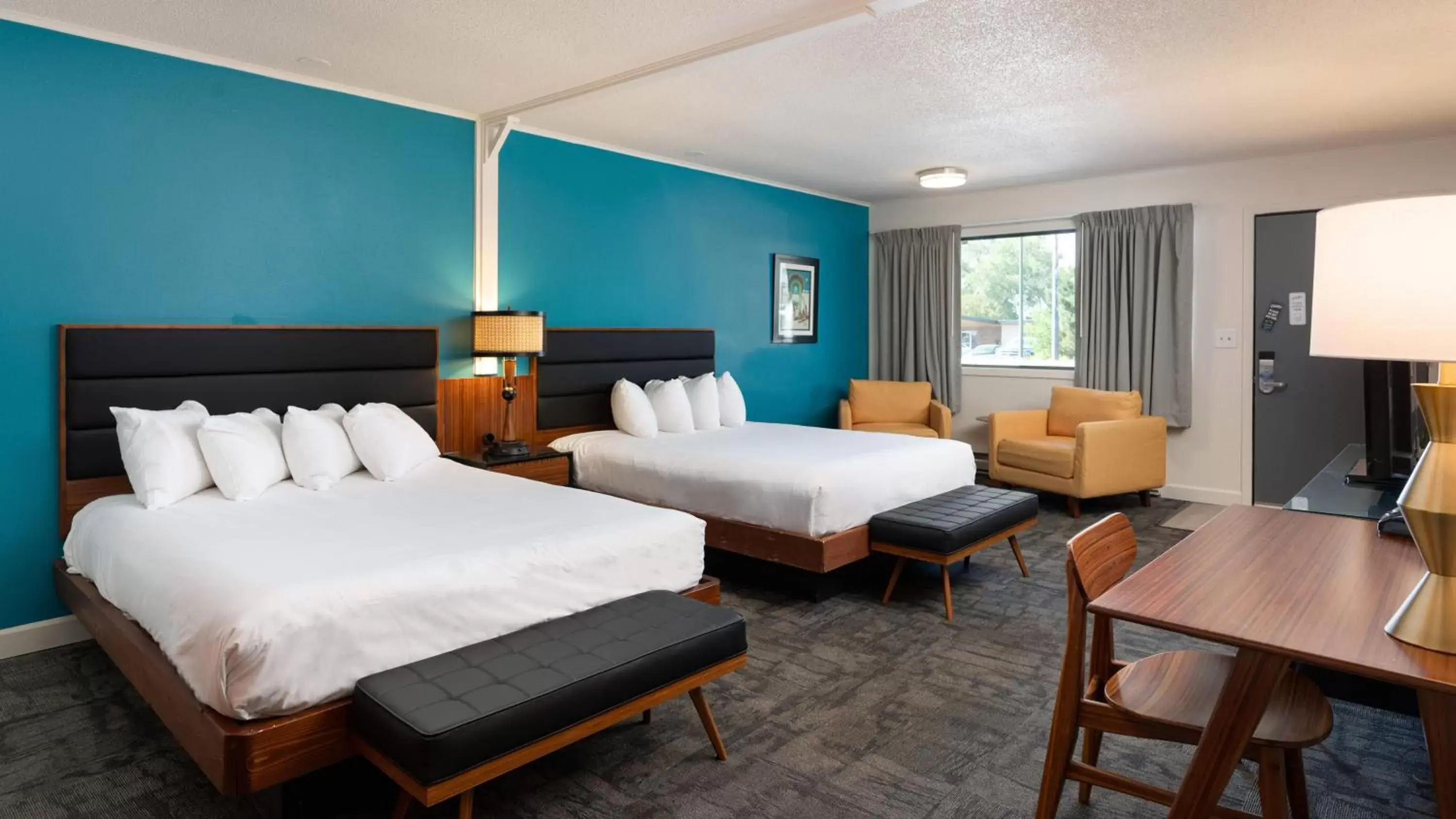 Queen Room with Two Queen Beds in Sapphire Motel Midtown Bozeman