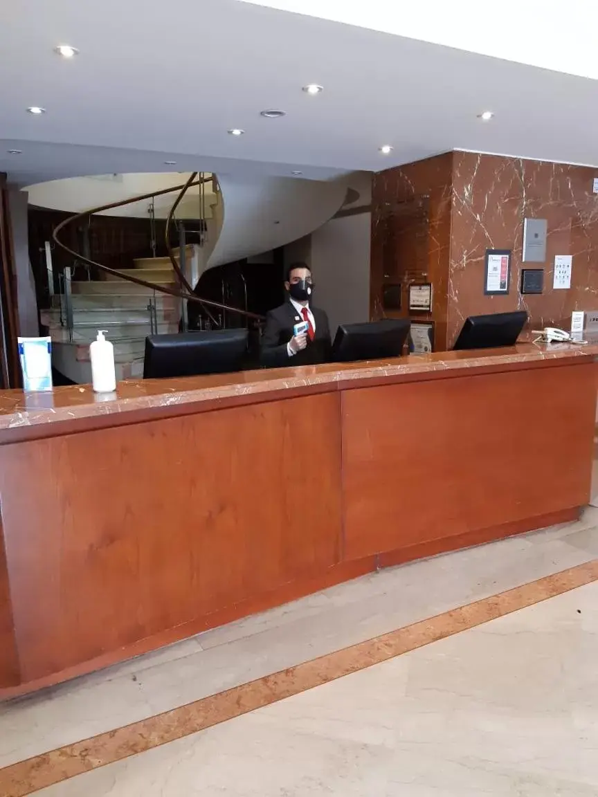 Staff, Lobby/Reception in Cosmos 100 Hotel & Centro de Convenciones - Hoteles Cosmos