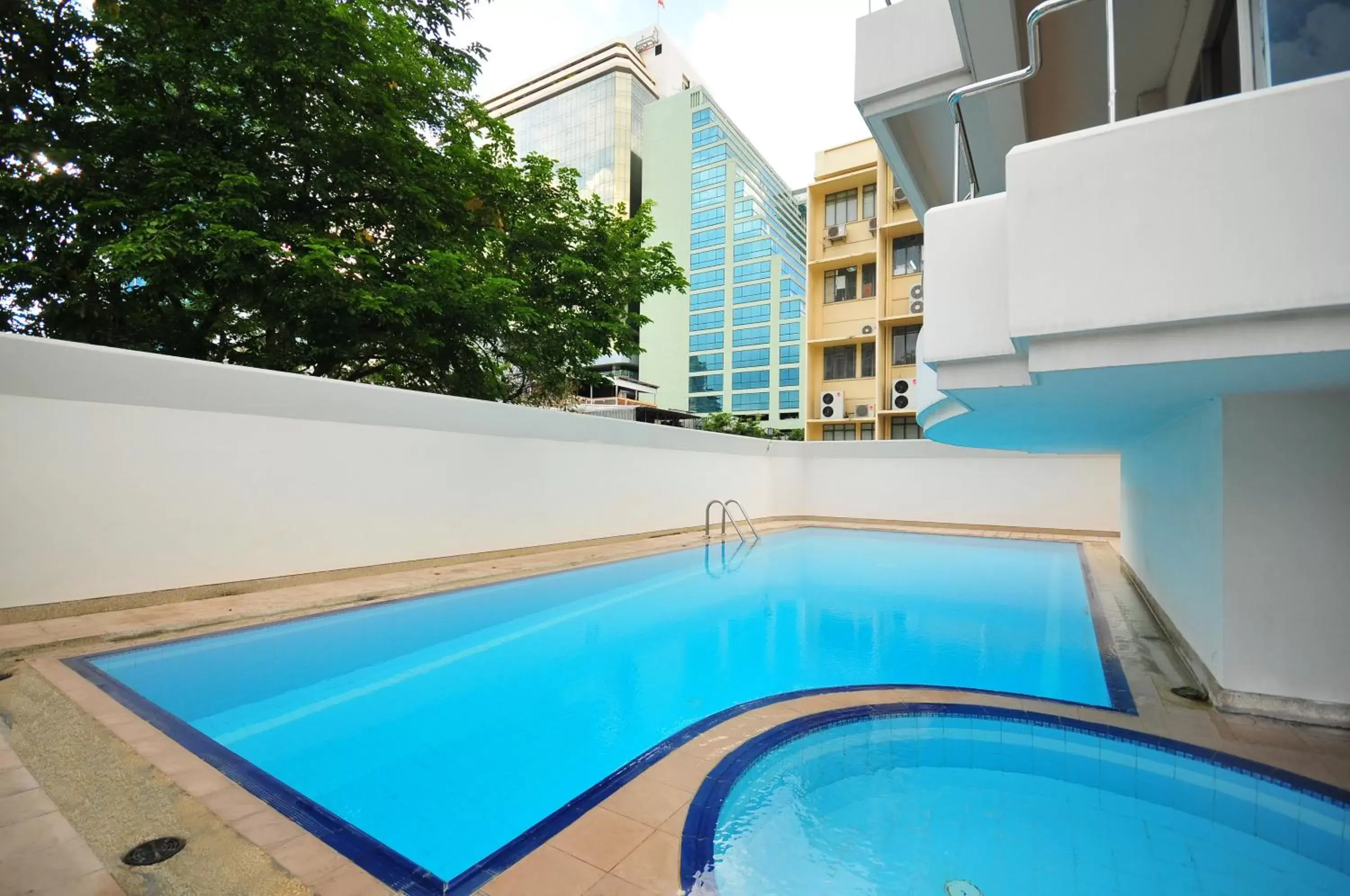 Swimming Pool in Le Siam Hotel