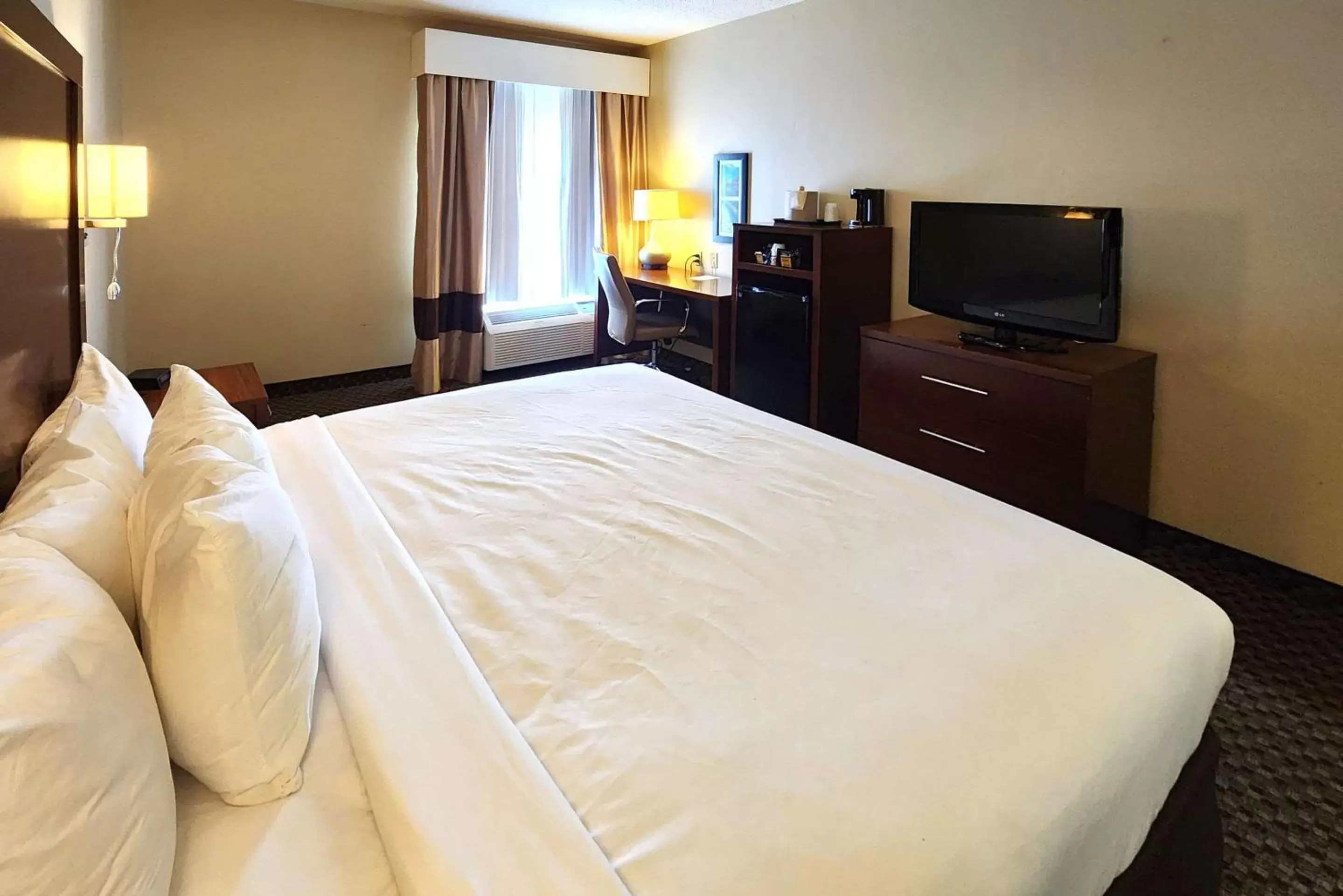 Bedroom, Bed in Comfort Inn & Suites Mount Pocono