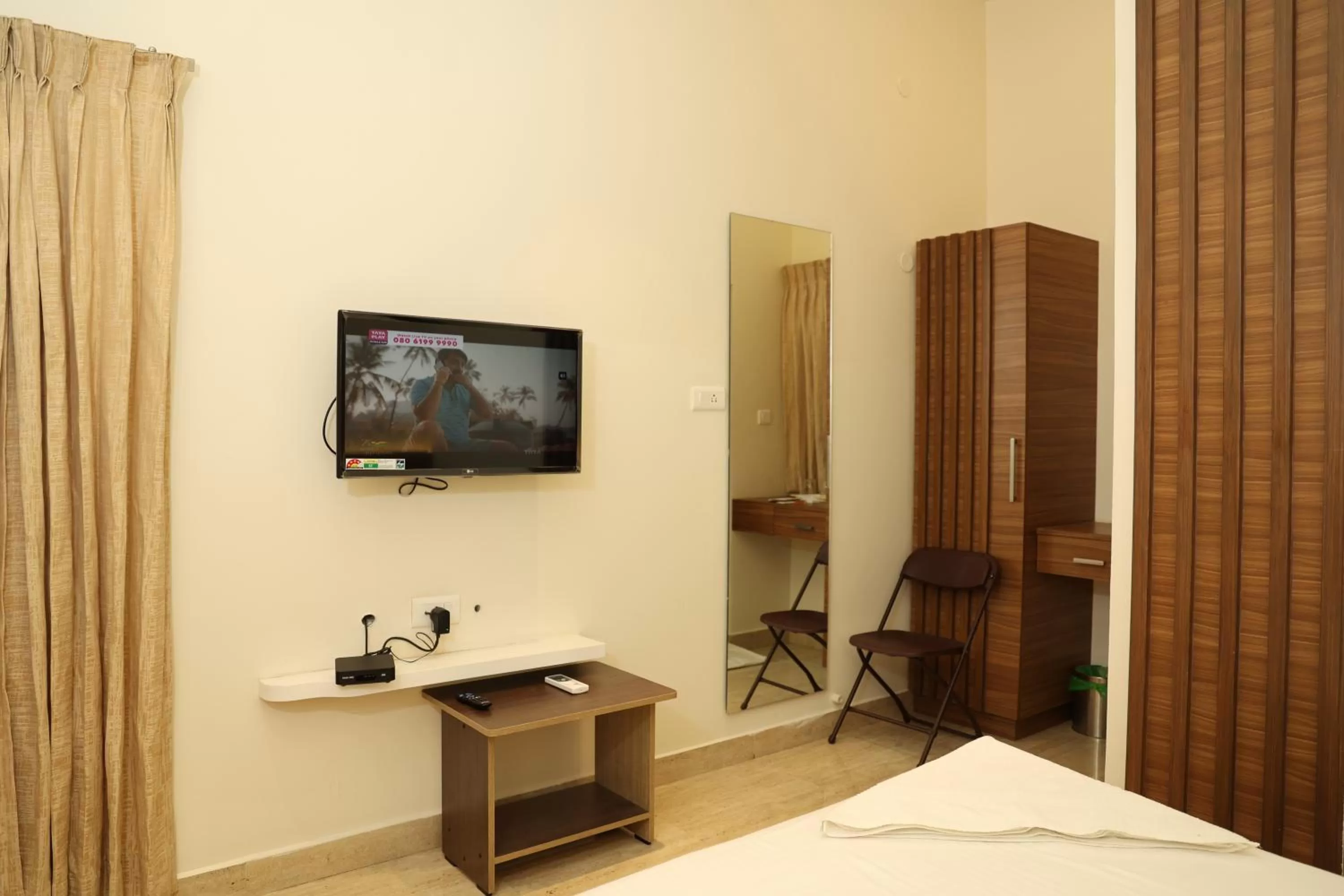 TV and multimedia, Bed in Hotel Amoha