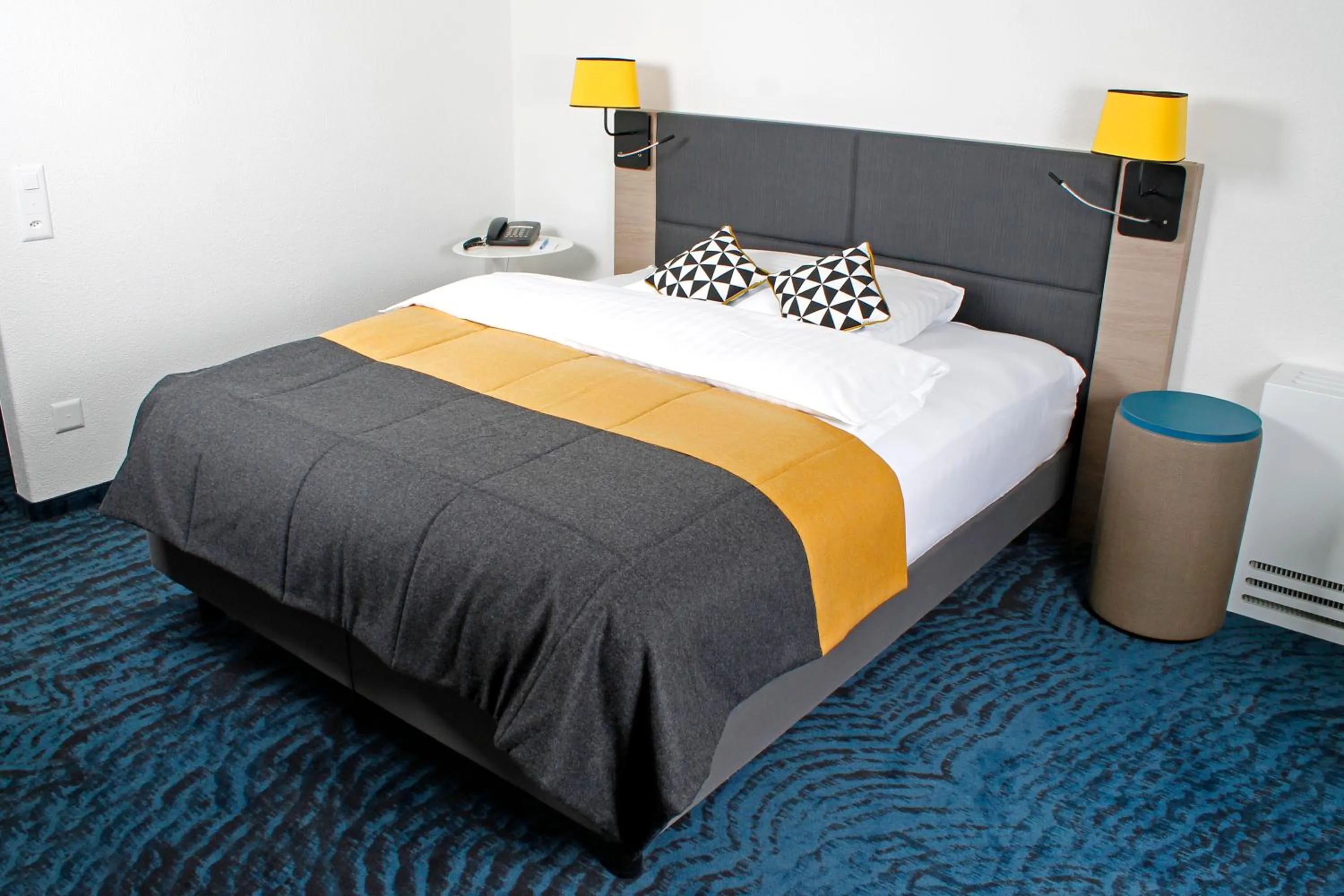 Bed in Mercure Lenzburg Krone