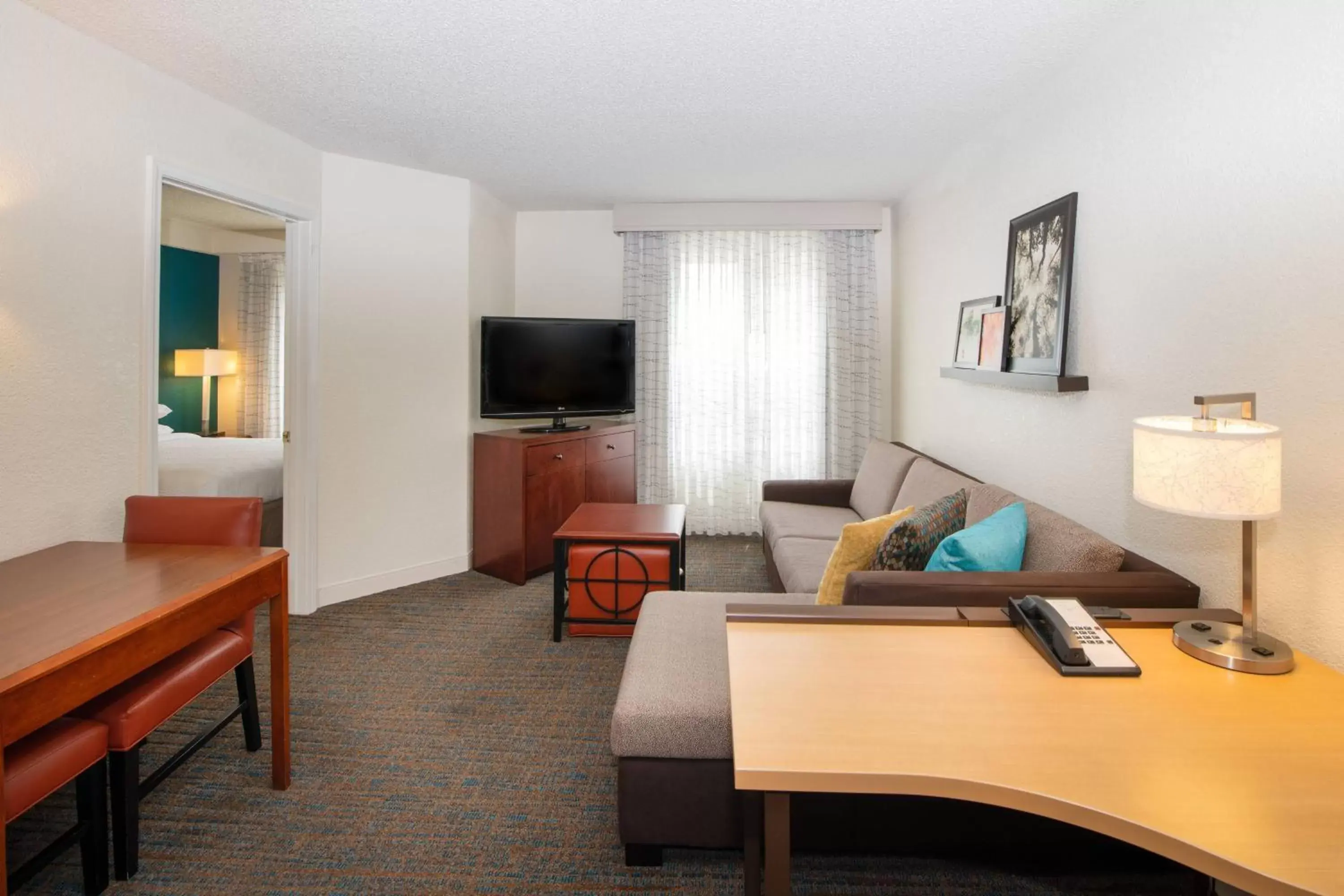 Bedroom, TV/Entertainment Center in Residence Inn by Marriott Newark Silicon Valley