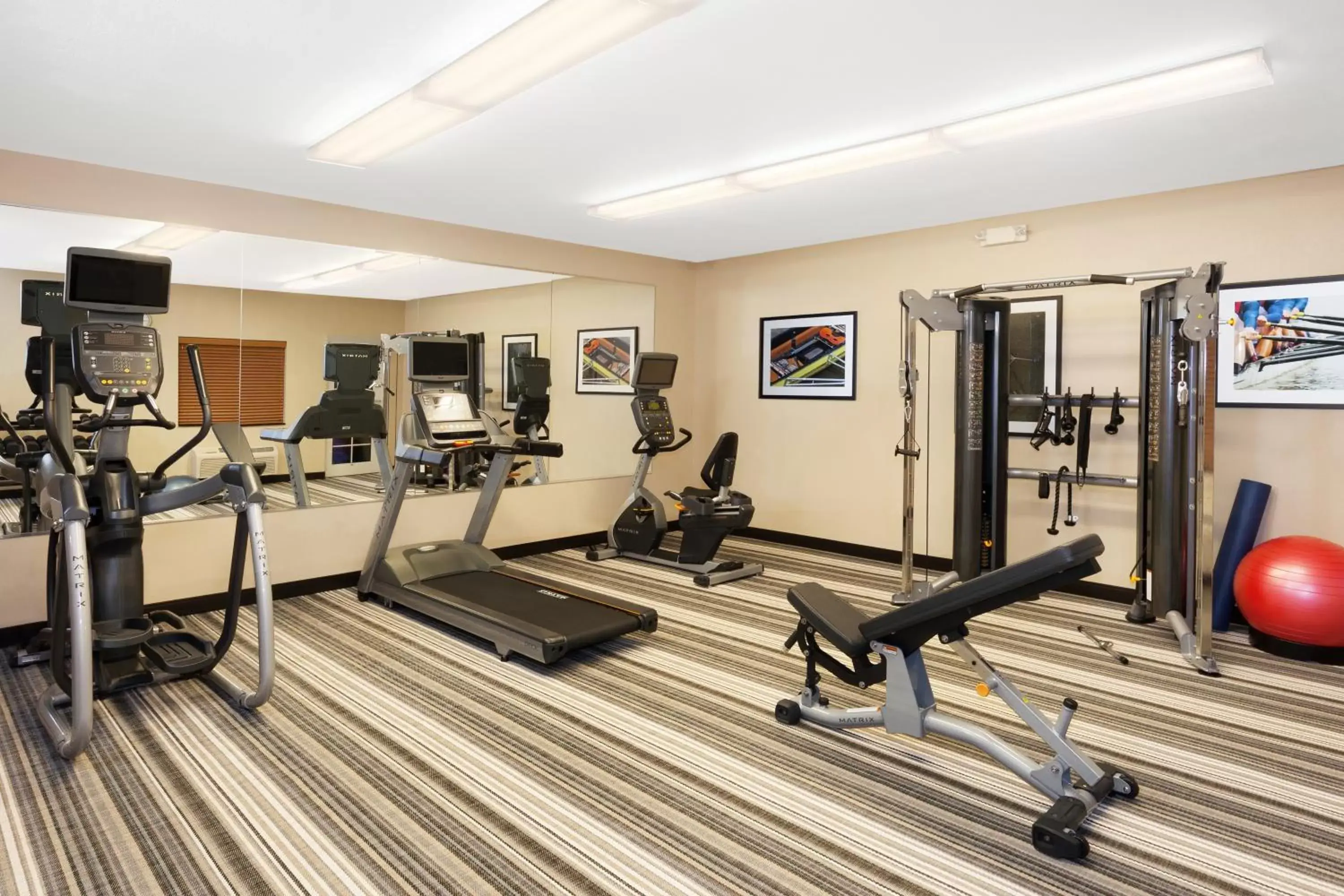 Spa and wellness centre/facilities, Fitness Center/Facilities in Candlewood Suites Aurora-Naperville, an IHG Hotel