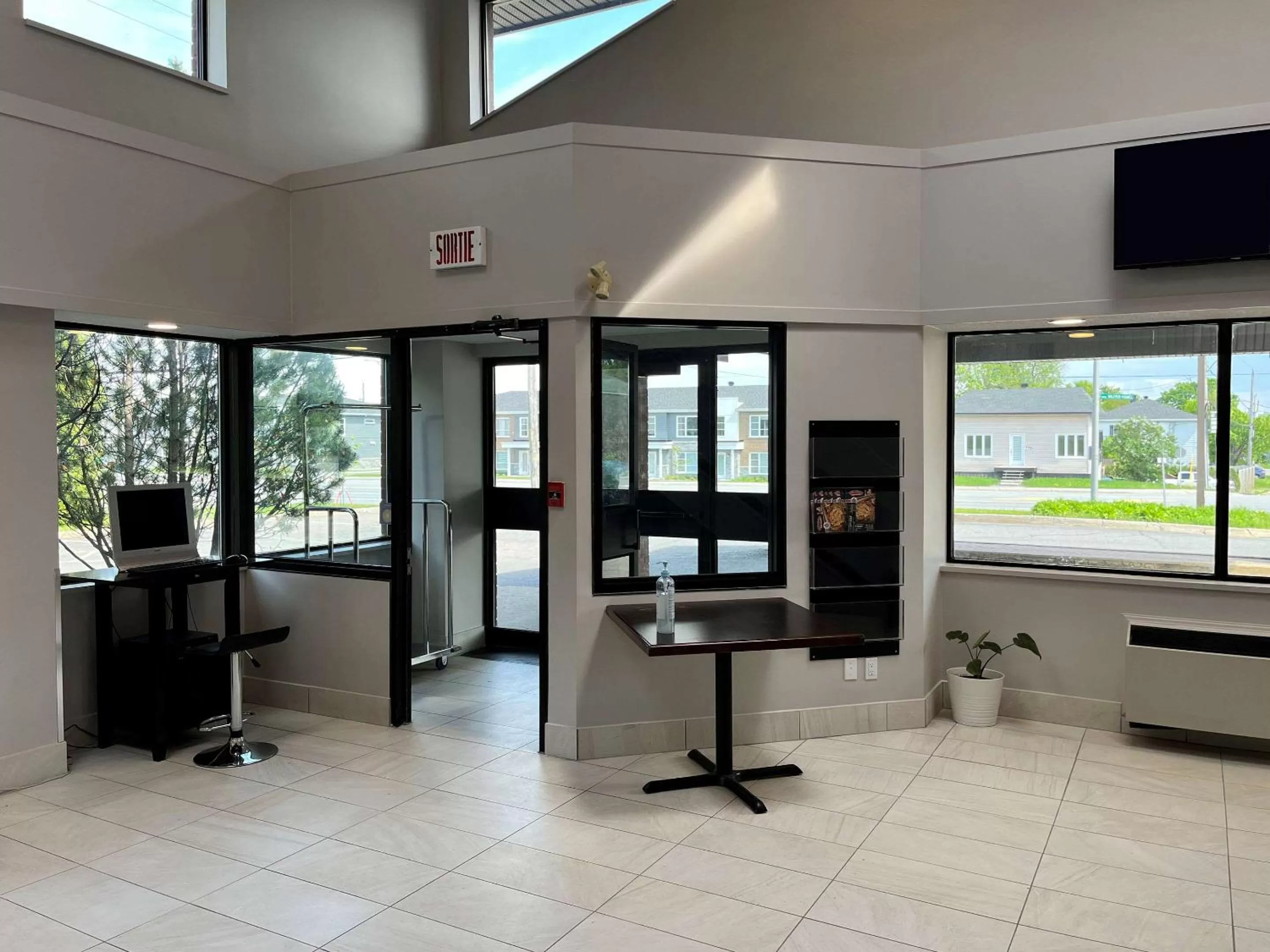 Lobby or reception in Econo Lodge Airport Quebec