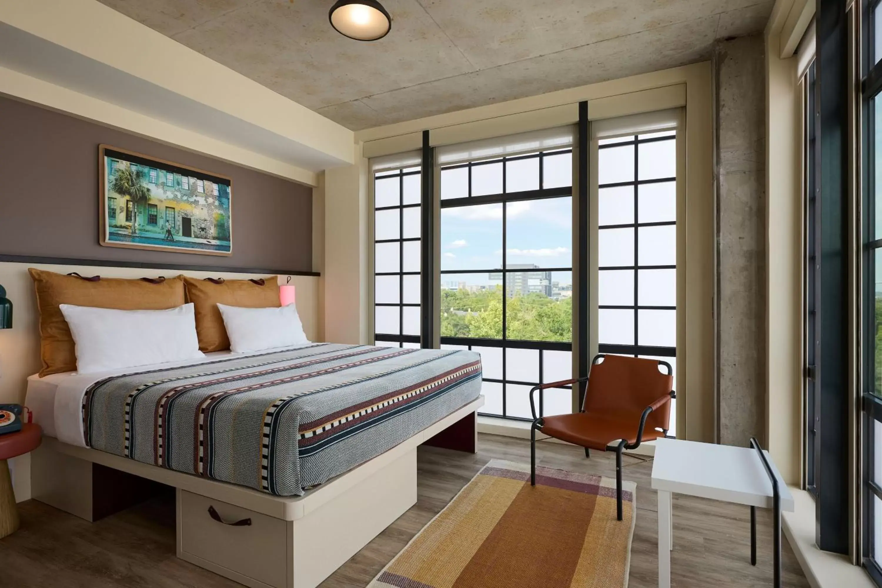 Photo of the whole room, Bed in Moxy Charleston Downtown