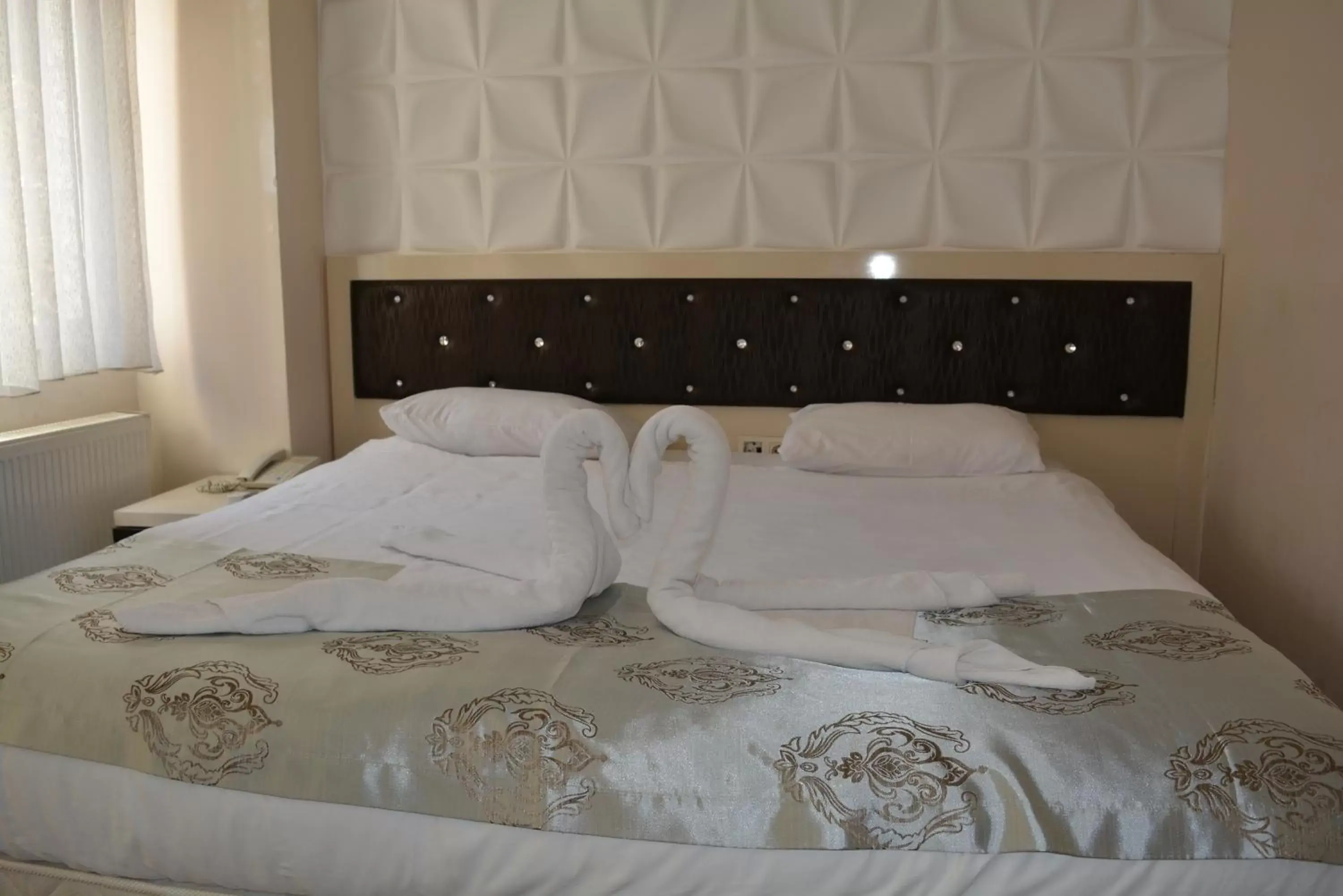 Bed in Hotel Grand Heykel