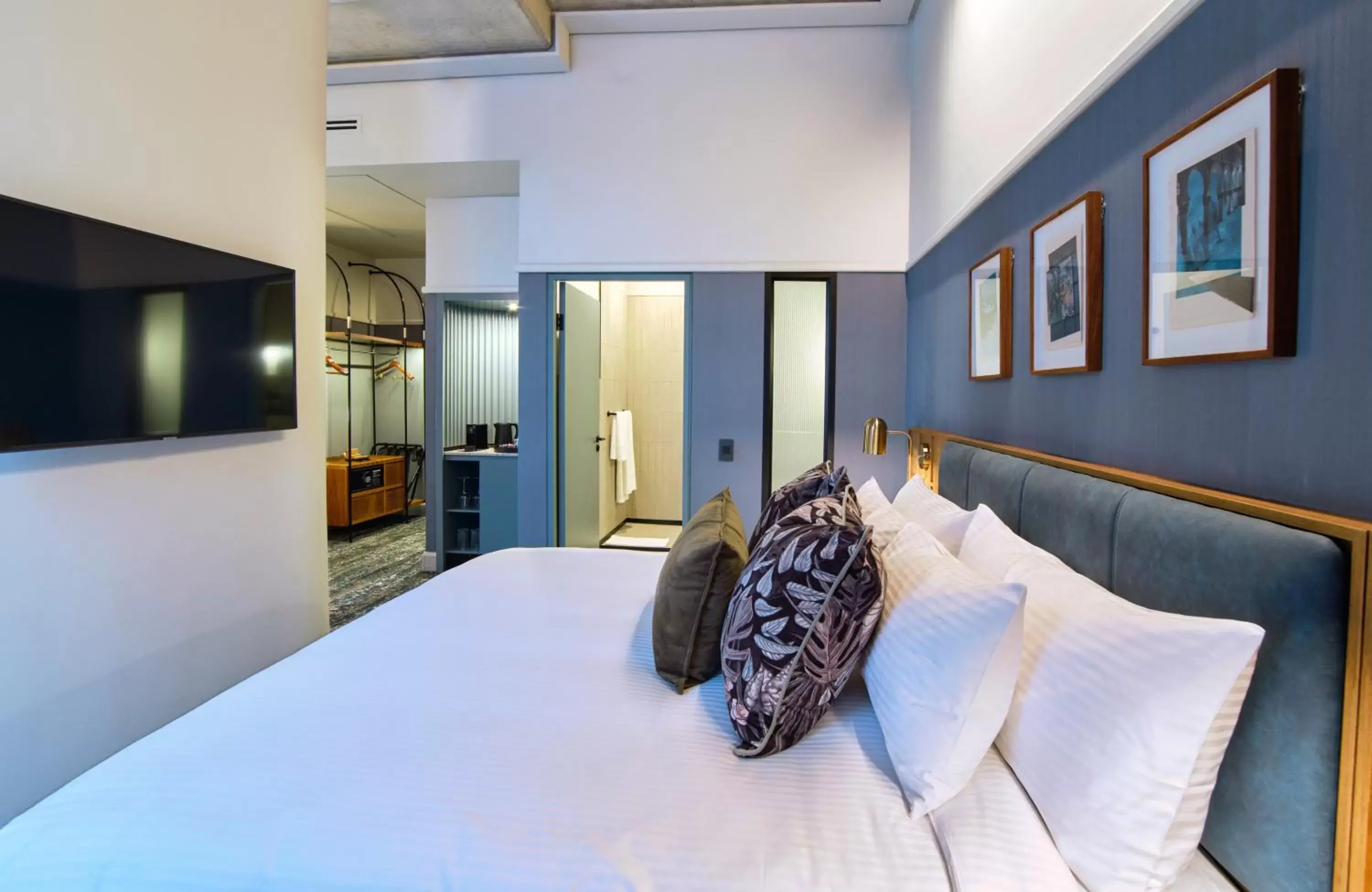 Premium King Room with Sofa Bed and Walk In Shower in HYDE JOHANNESBURG ROSEBANK Premium King Room with Sofa Bed and Walk In Shower in HYDE JOHANNESBURG ROSEBANK