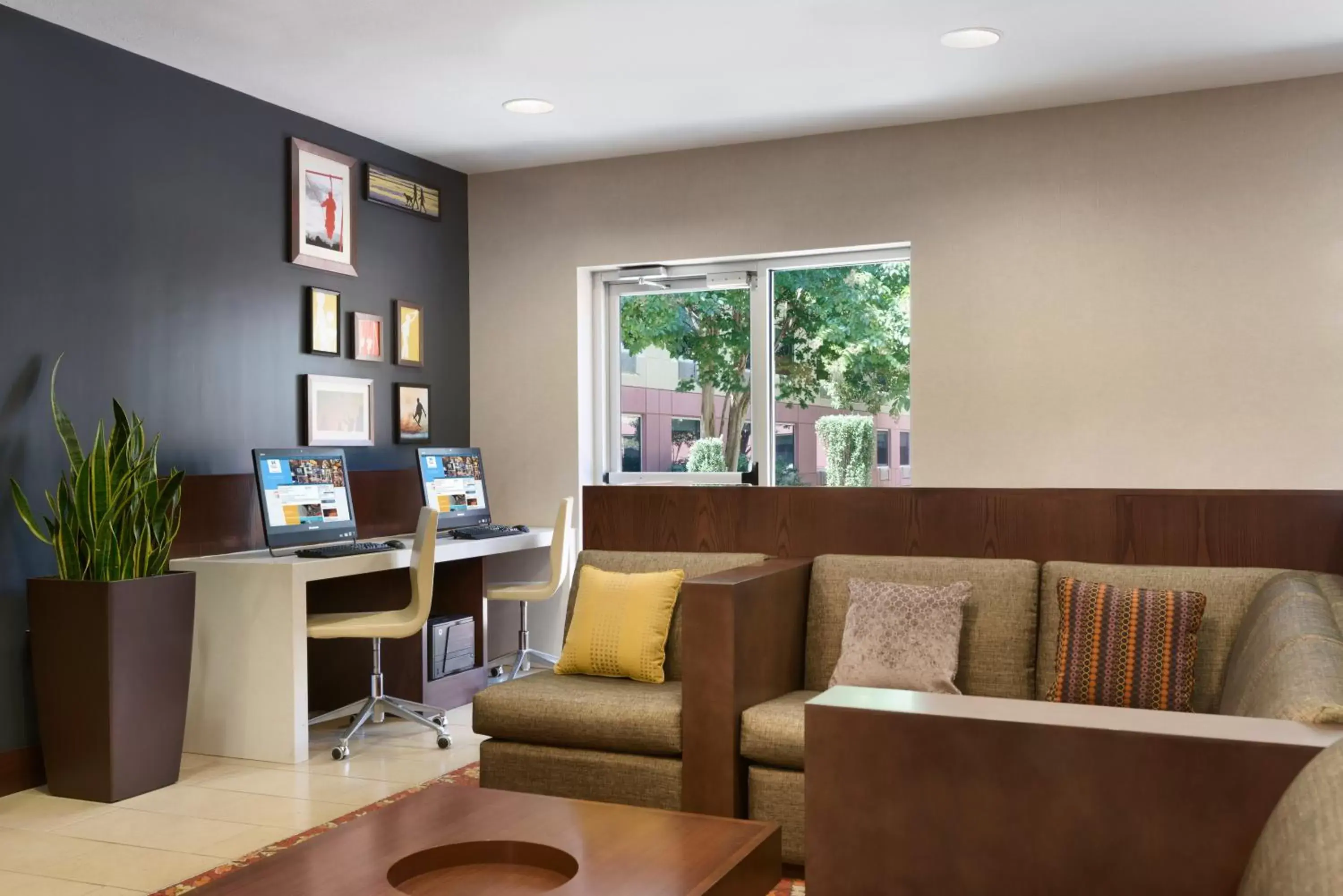 Business facilities, Seating Area in Hyatt House - Charlotte Airport