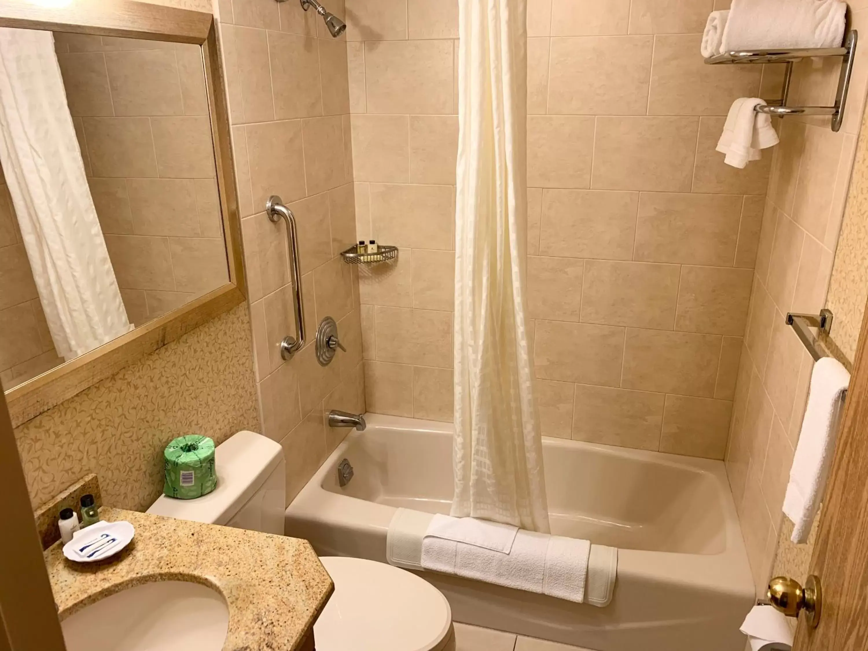 Shower, Bathroom in Five Towns Inn - JFK Airport